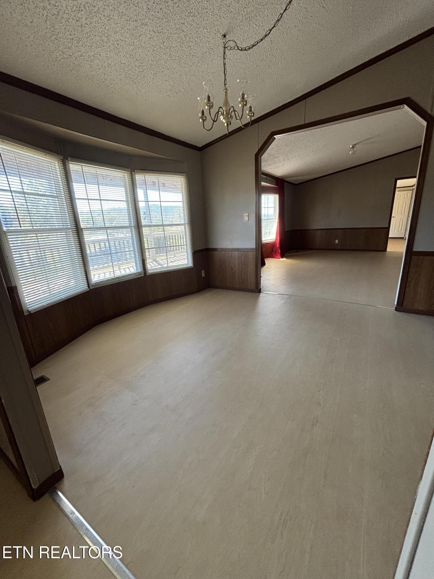 157 Russell Acres Speedwell TN 37870