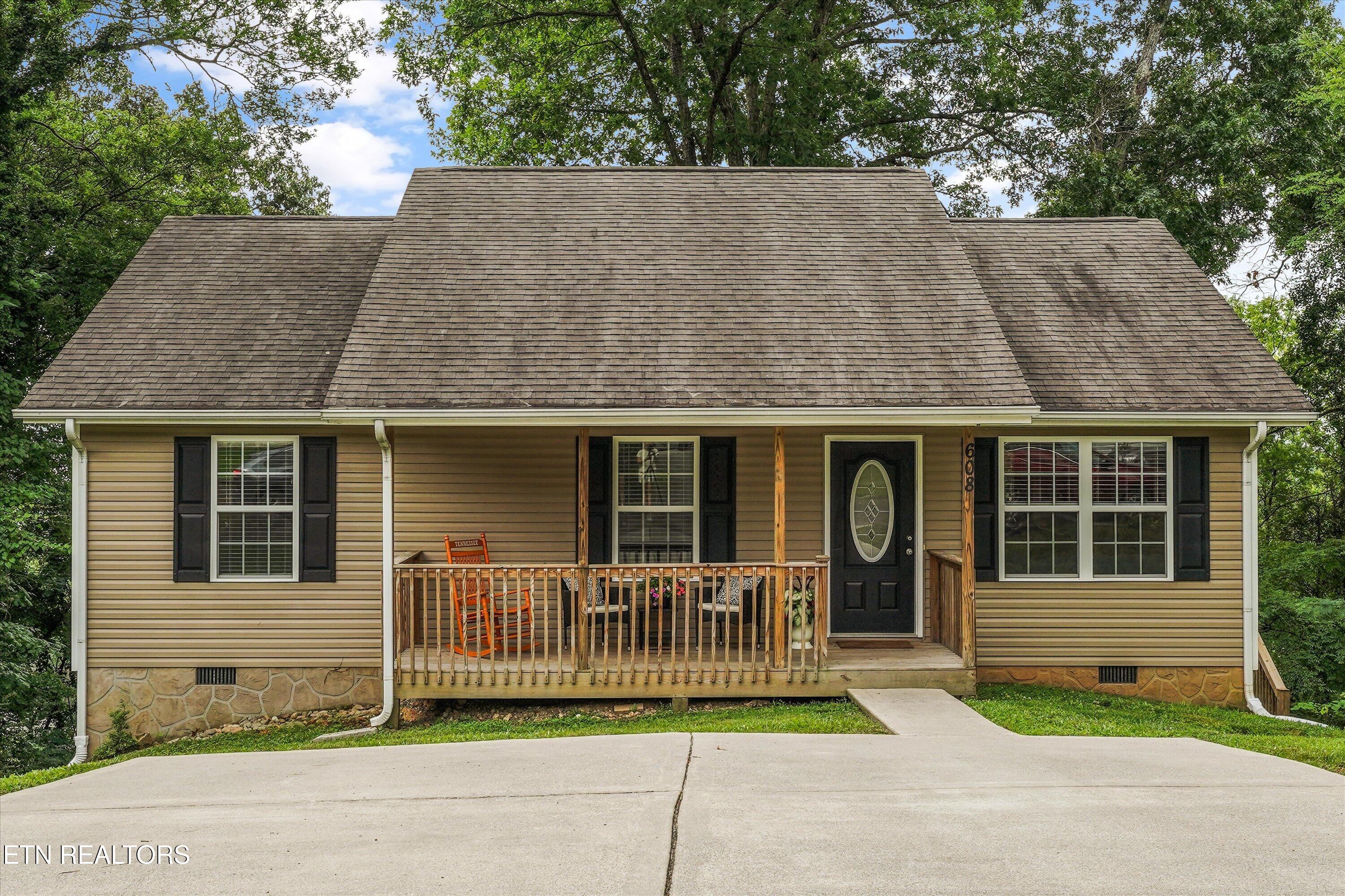 608 W 3rd Avenue Lenoir City TN 37771