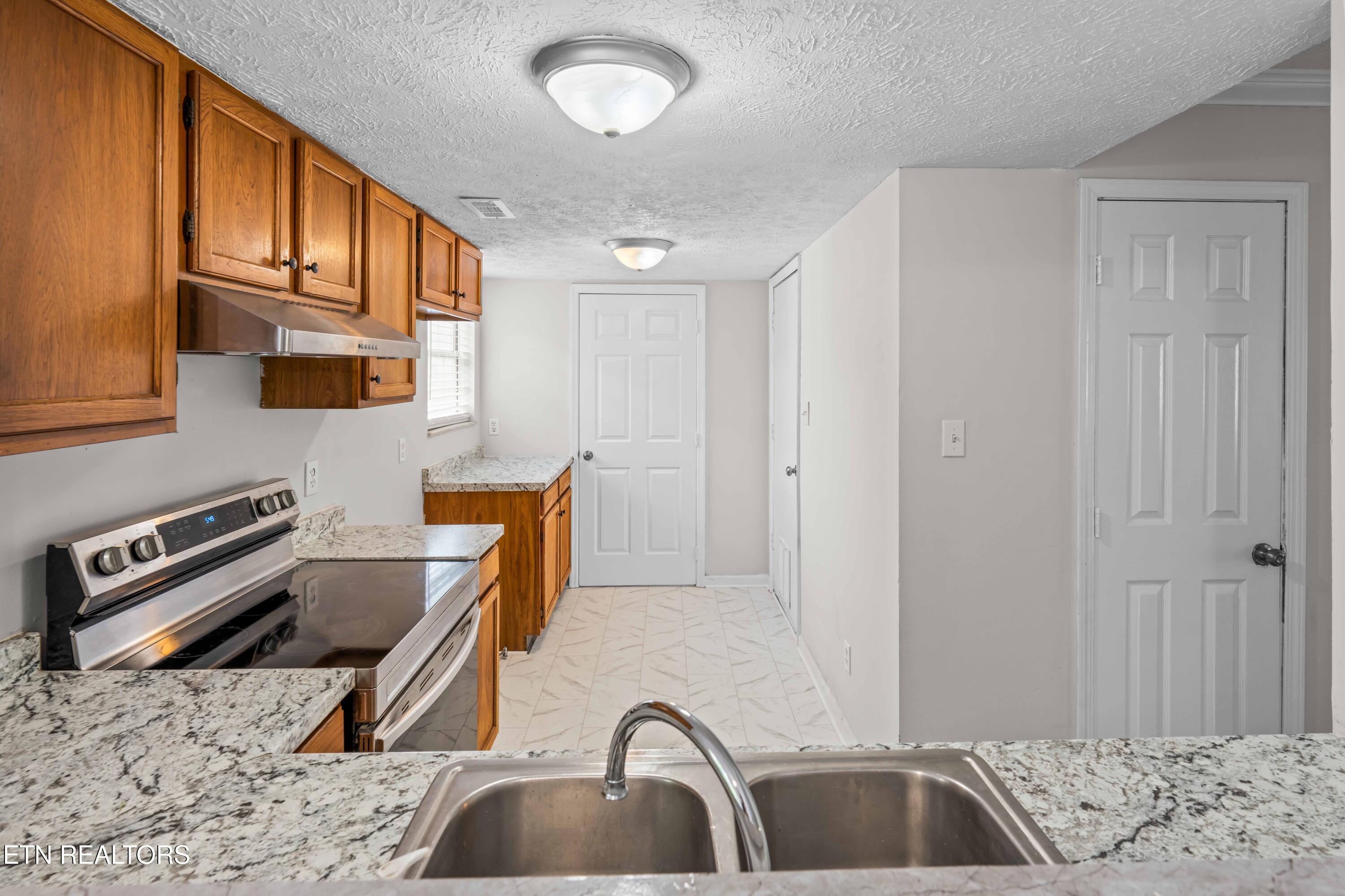 2004 Hyde Park Lane Knoxville TN 37921