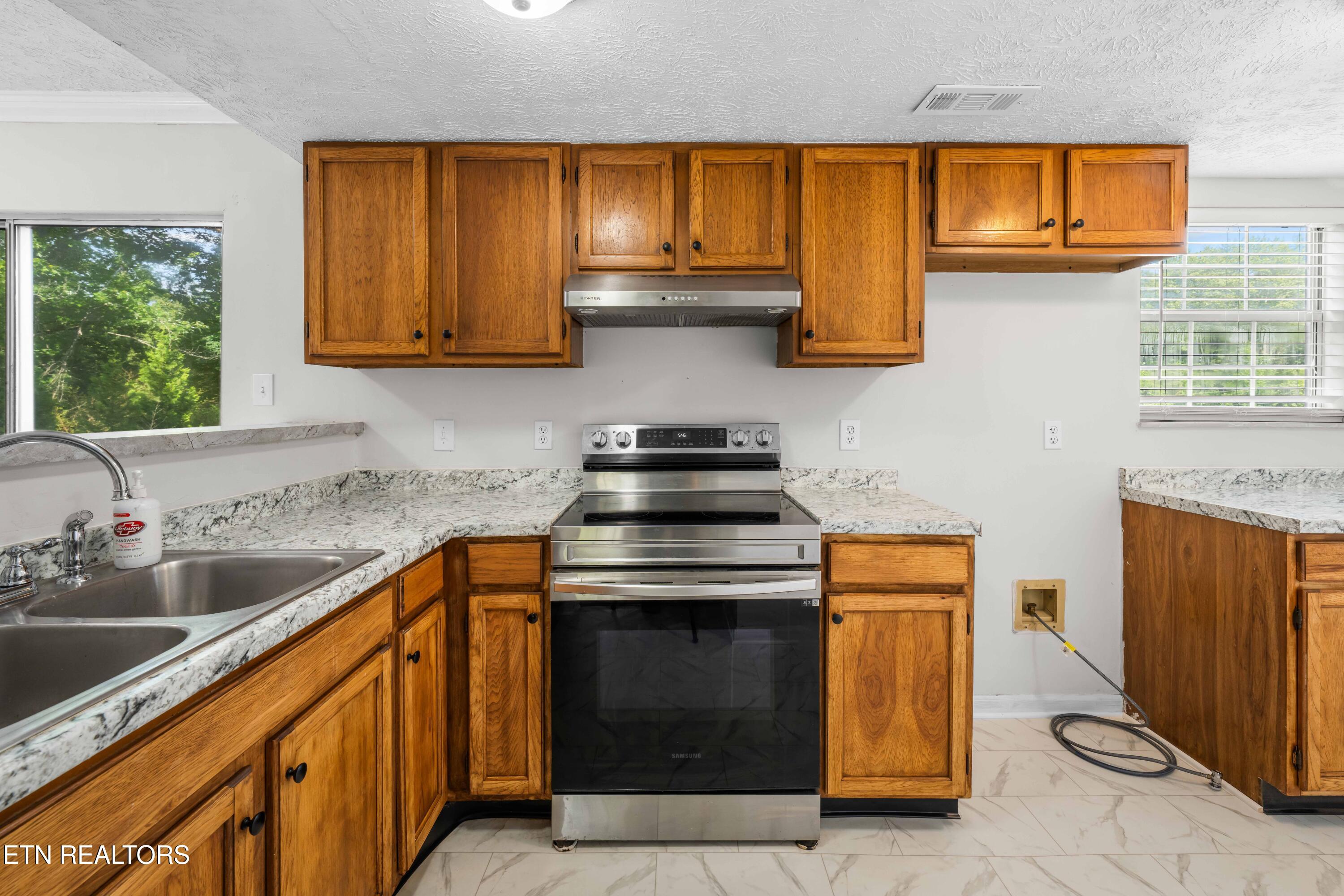 2004 Hyde Park Lane Knoxville TN 37921