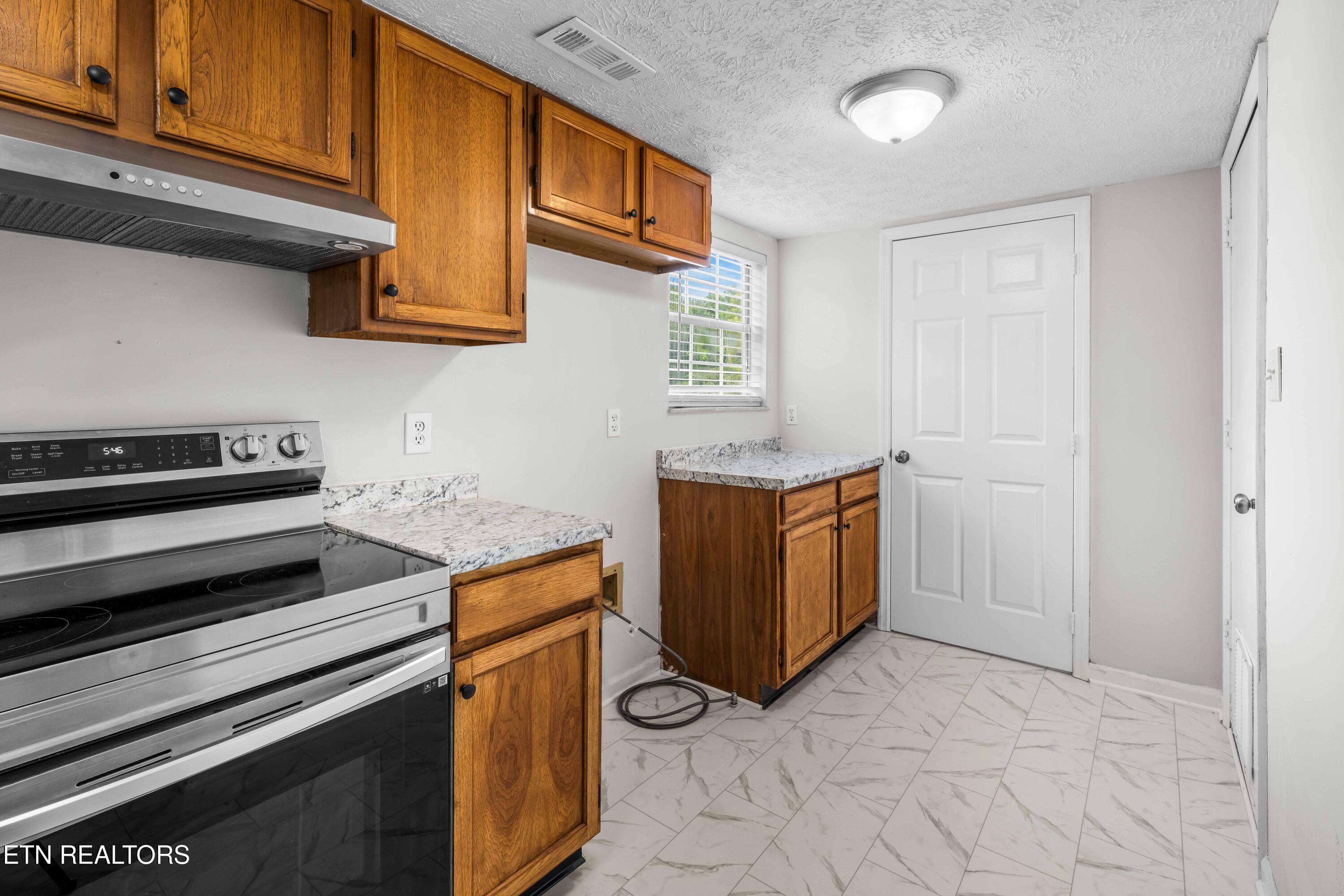 2004 Hyde Park Lane Knoxville TN 37921