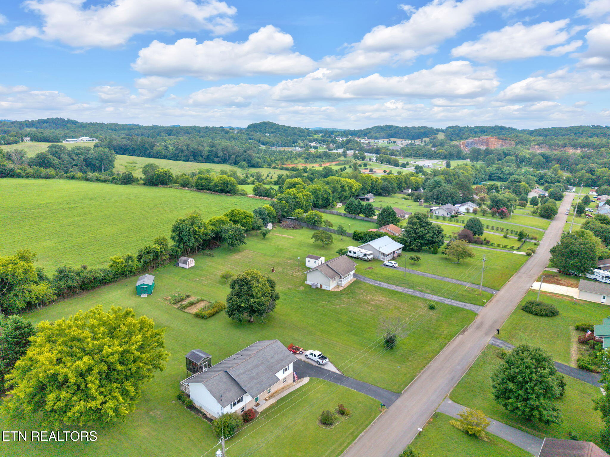 661 Ross Drive Dandridge TN 37725