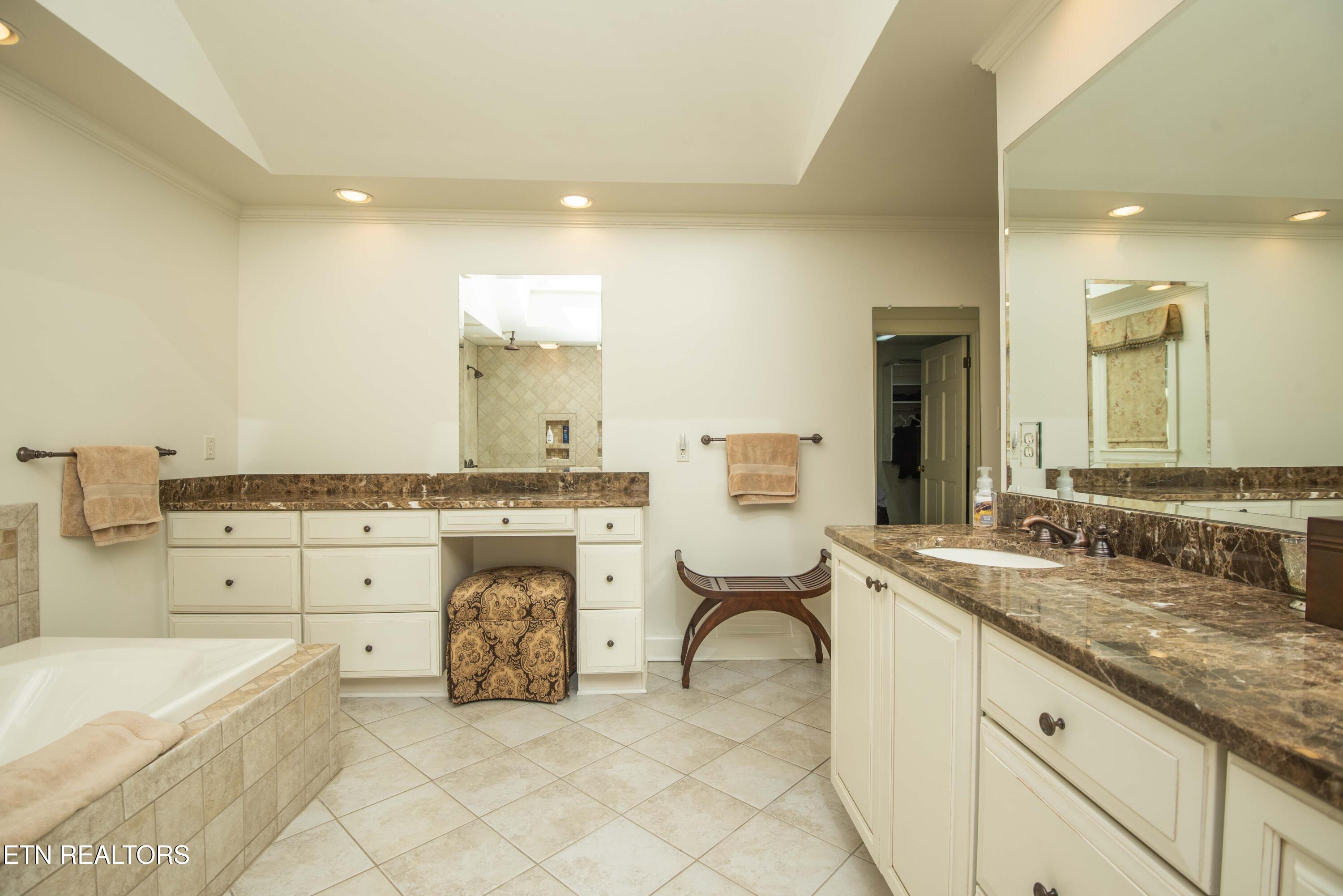 902 Twin Cove Circle Lenoir City TN 37772