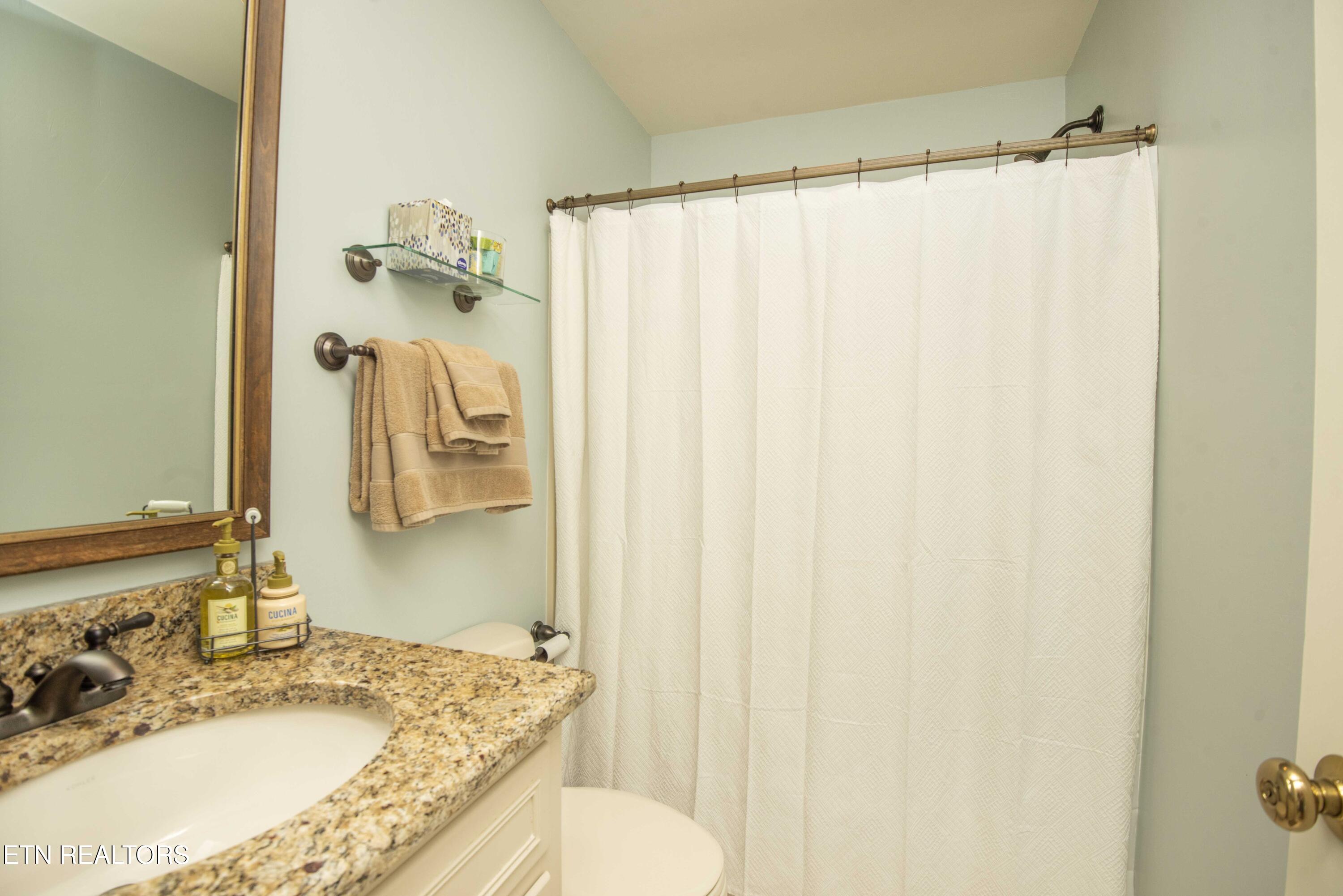 902 Twin Cove Circle Lenoir City TN 37772