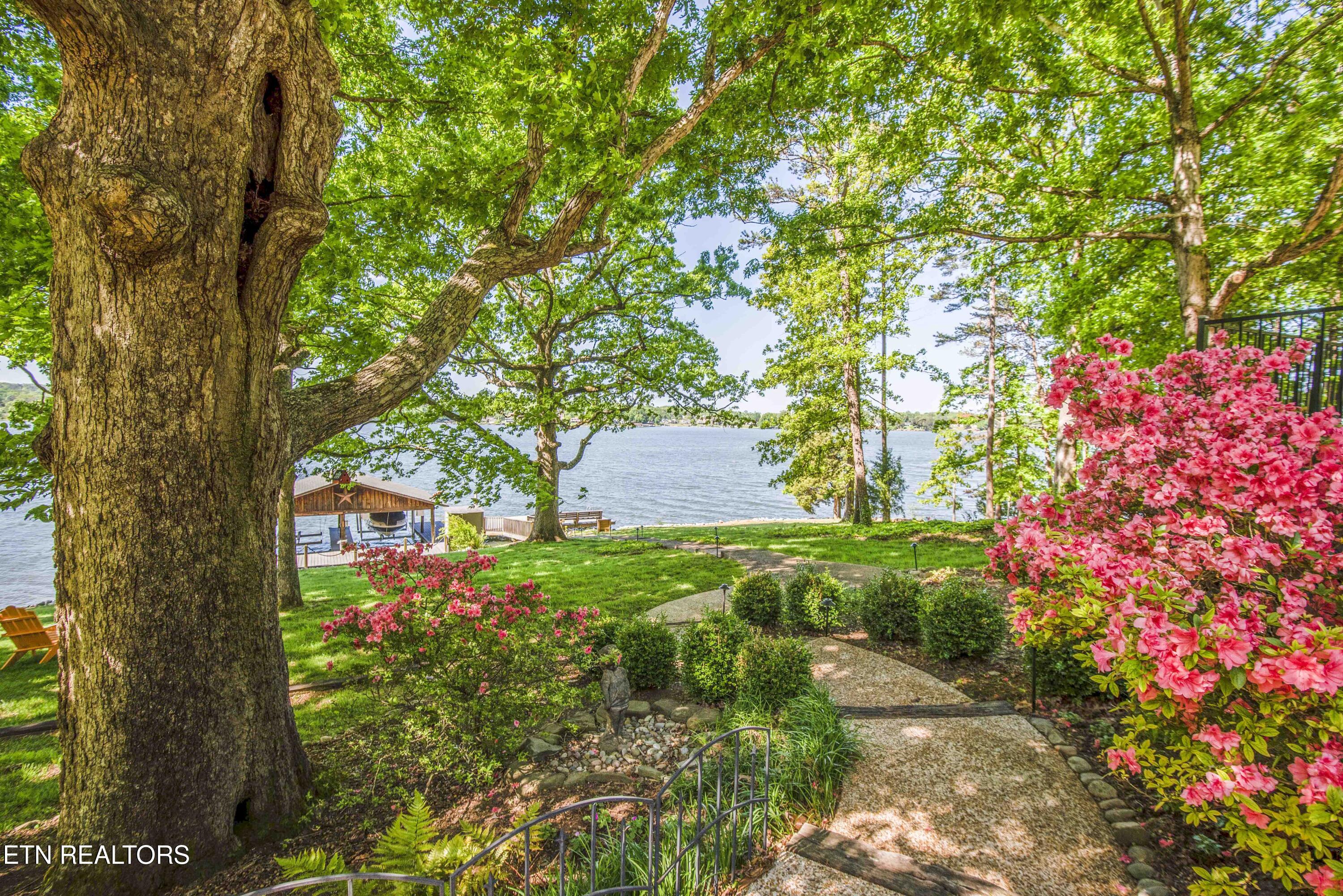 902 Twin Cove Circle Lenoir City TN 37772