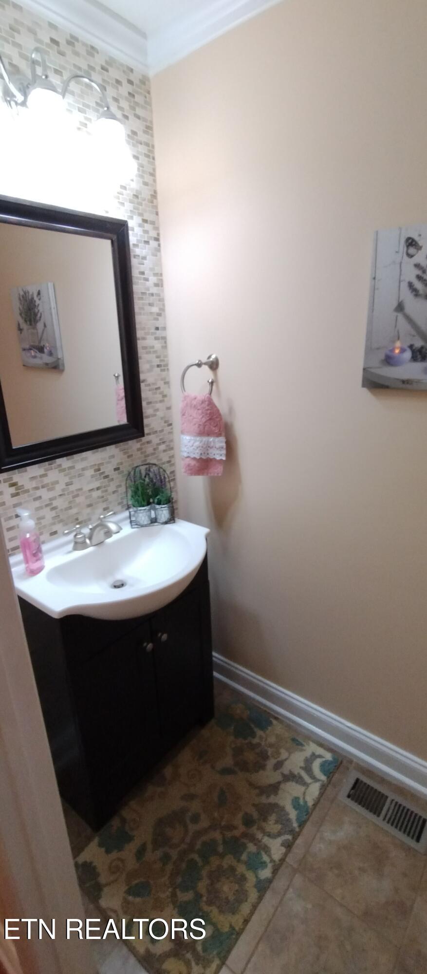 632 Sharp Drive Lenoir City TN 37771