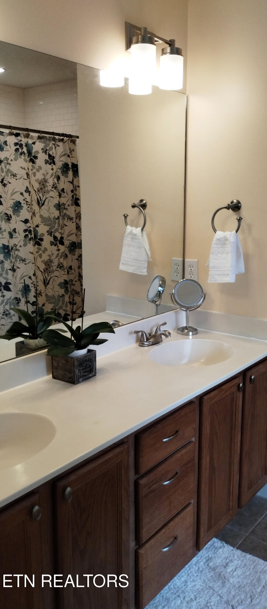 632 Sharp Drive Lenoir City TN 37771