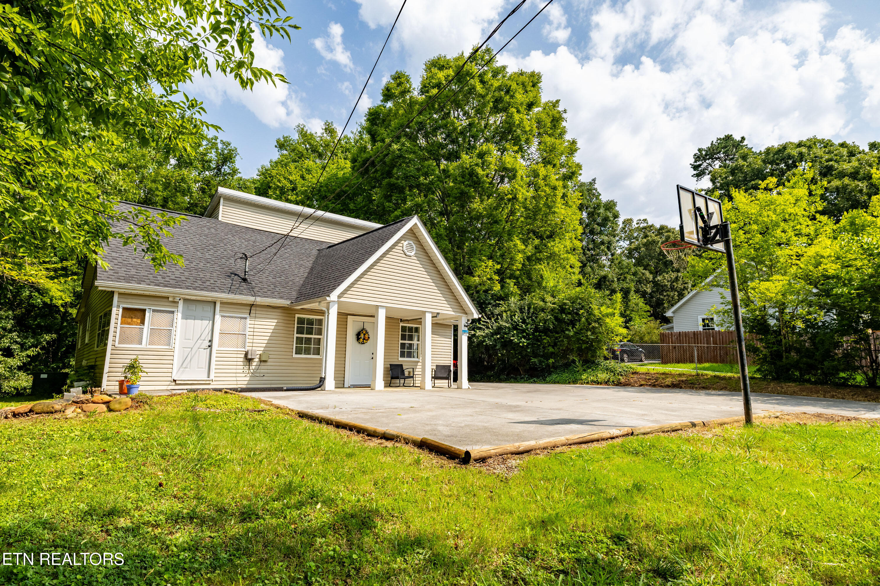 2544 Mentor Road Louisville TN 37777