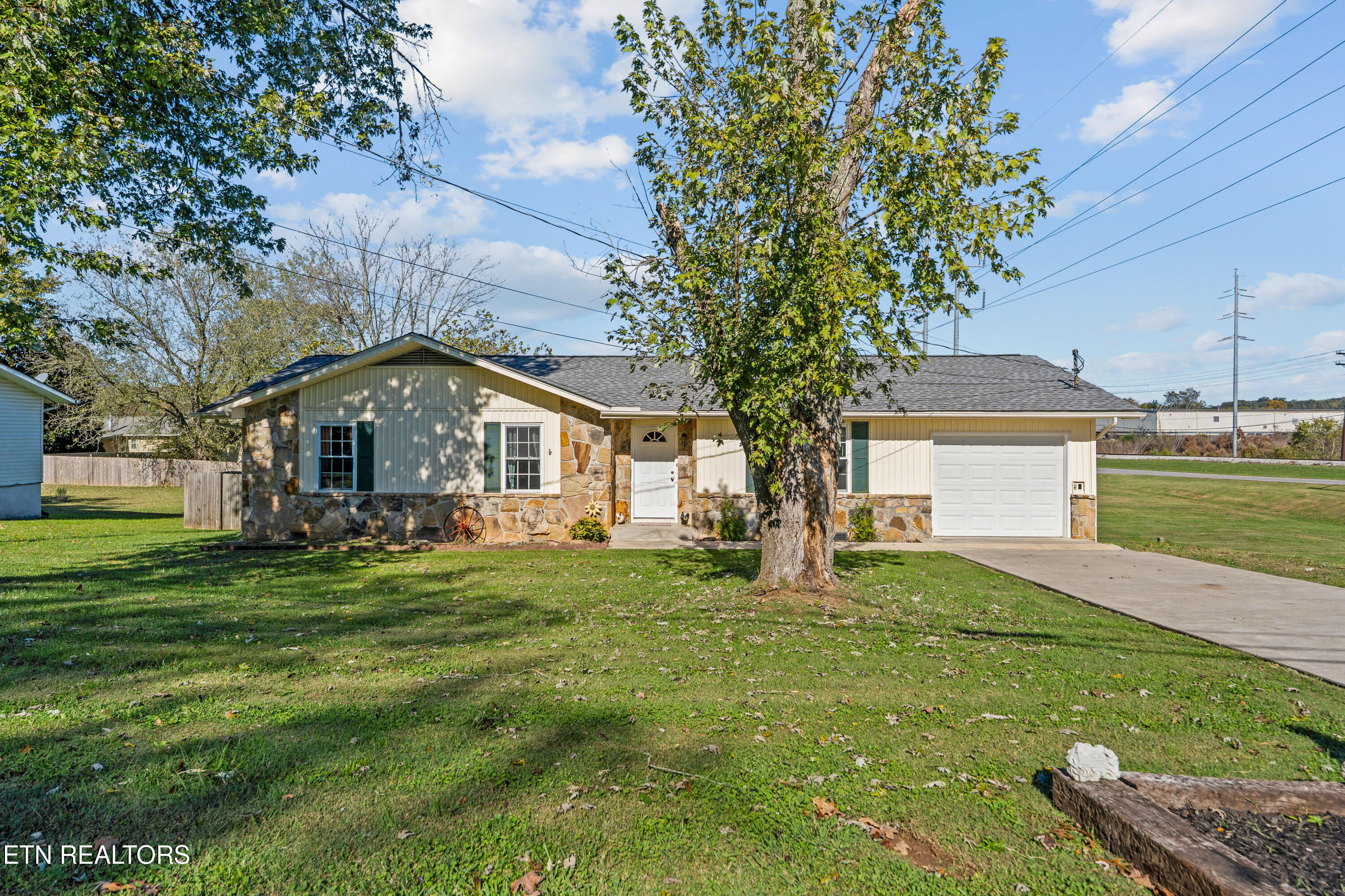 218 Christin Drive Clinton TN 37716