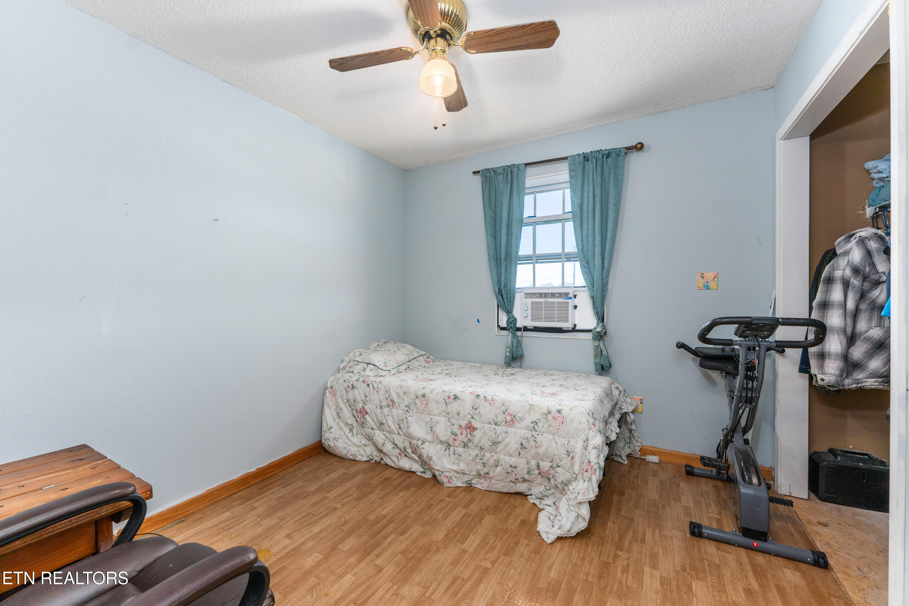 218 Christin Drive Clinton TN 37716