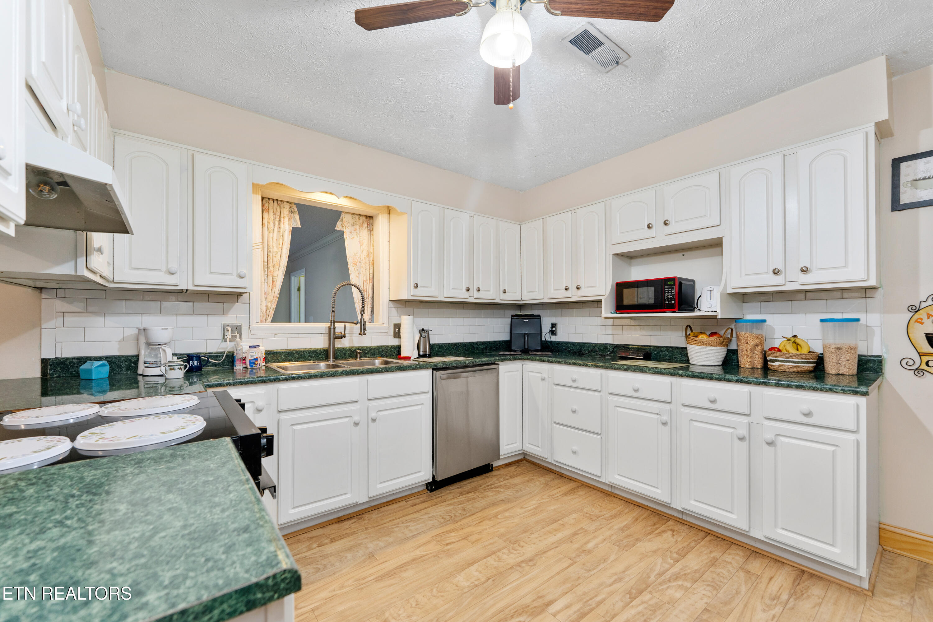 218 Christin Drive Clinton TN 37716