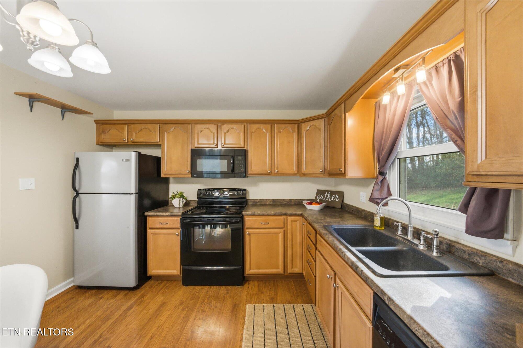 124 Crest Lane Clinton TN 37716