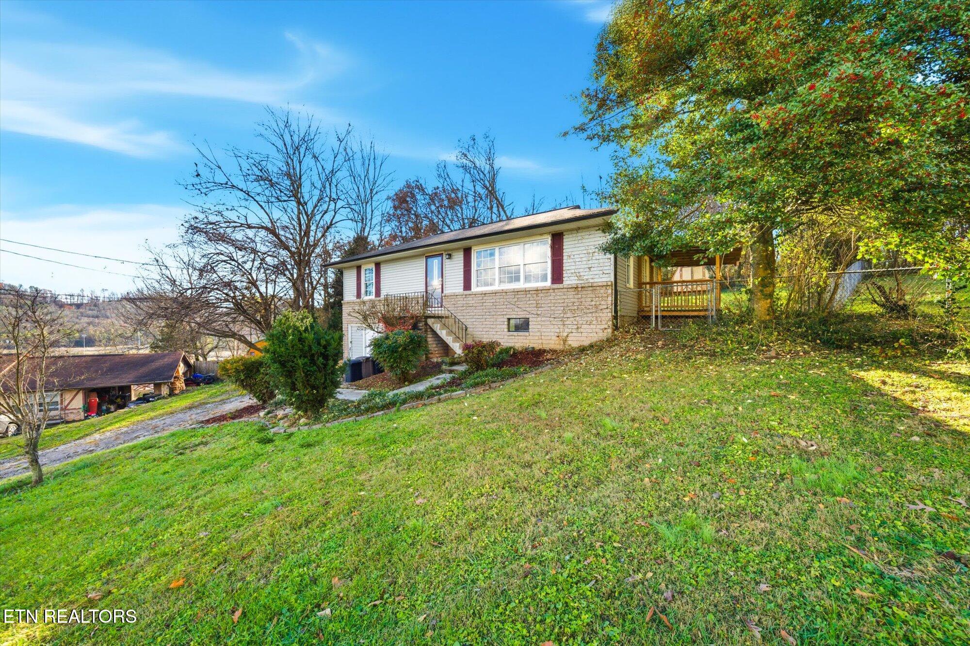 124 Crest Lane Clinton TN 37716