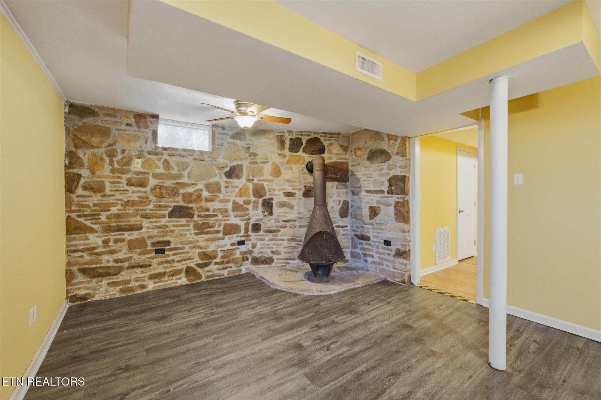 124 Crest Lane Clinton TN 37716