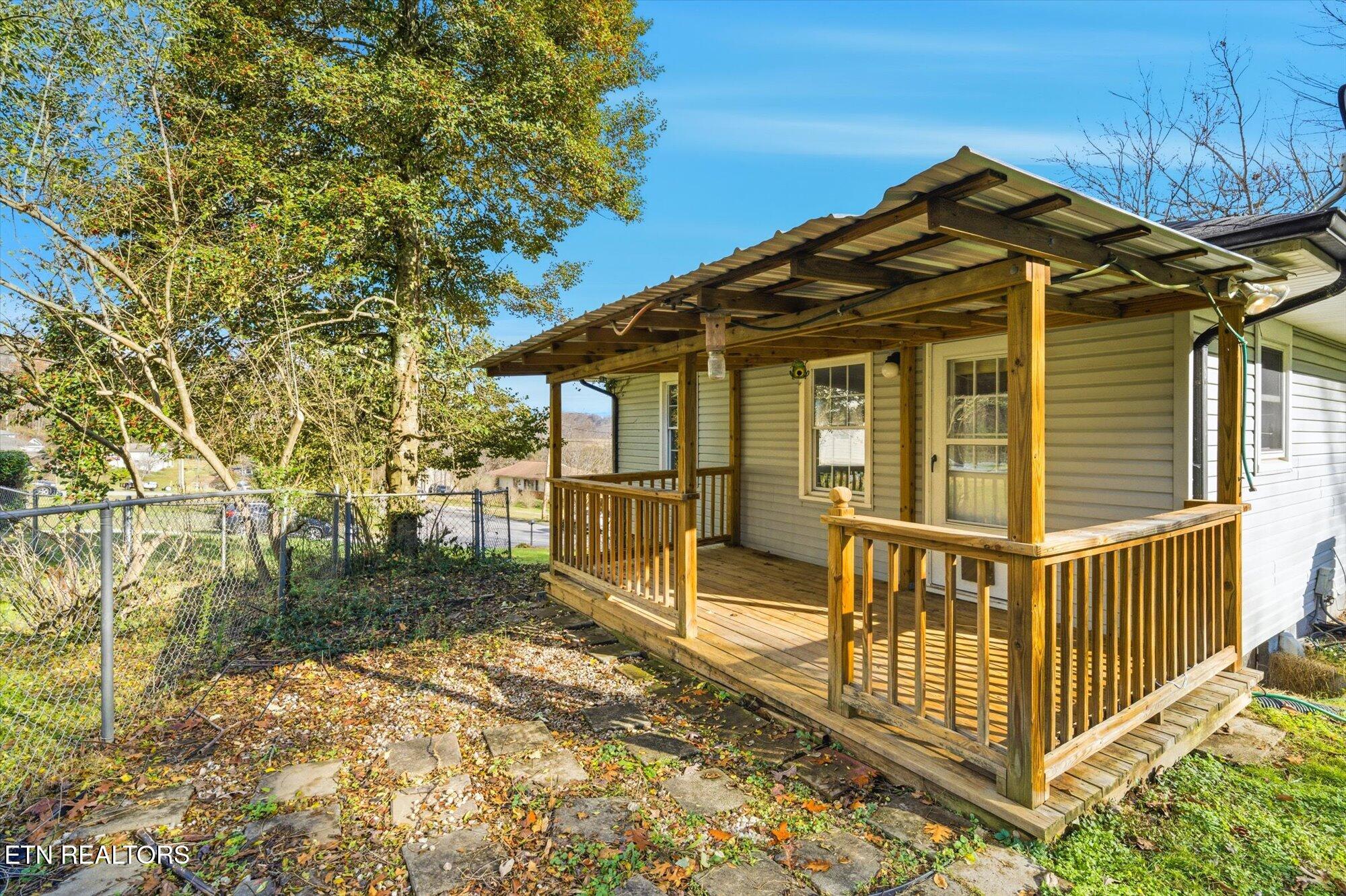 124 Crest Lane Clinton TN 37716