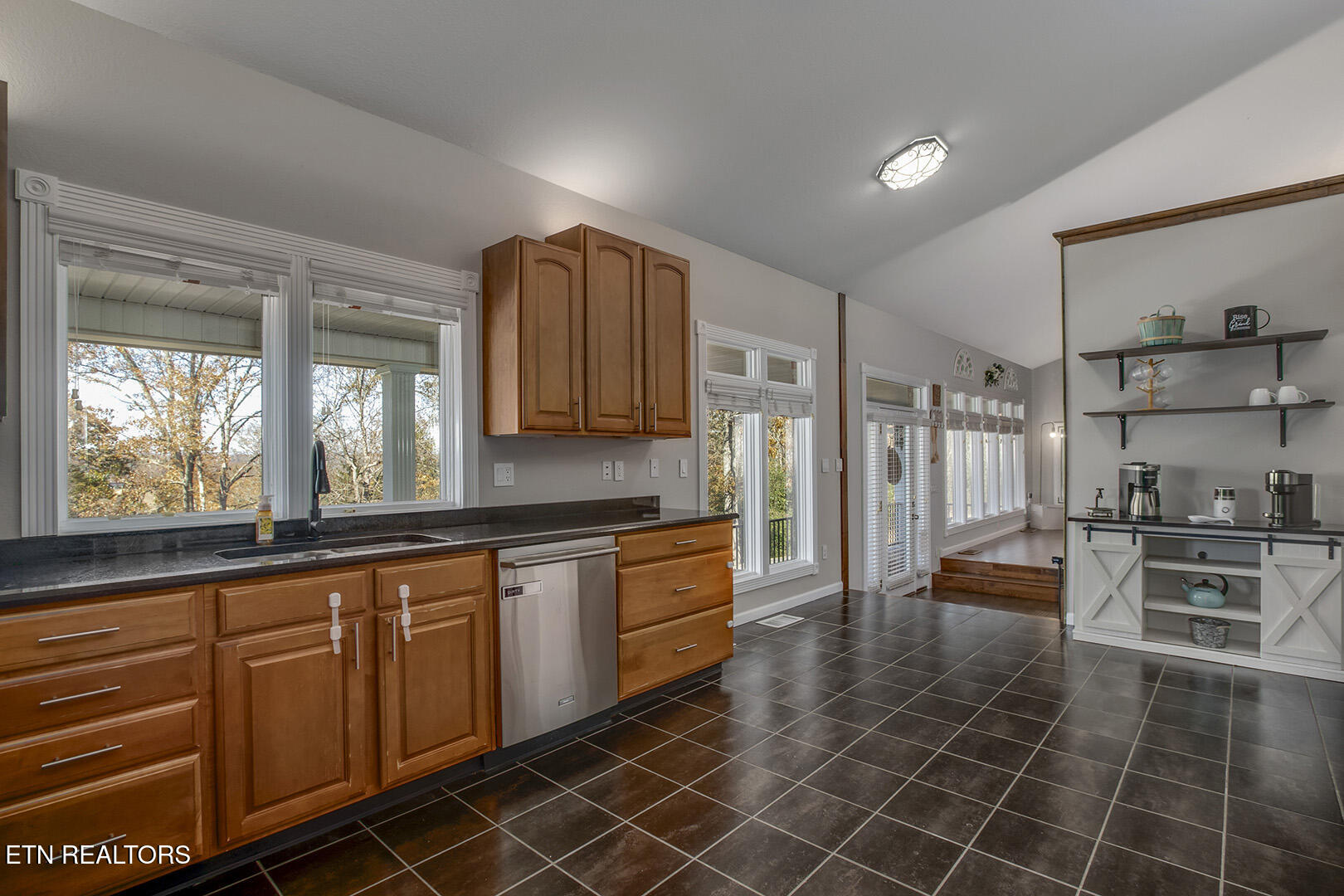 417 River Road Loudon TN 37774