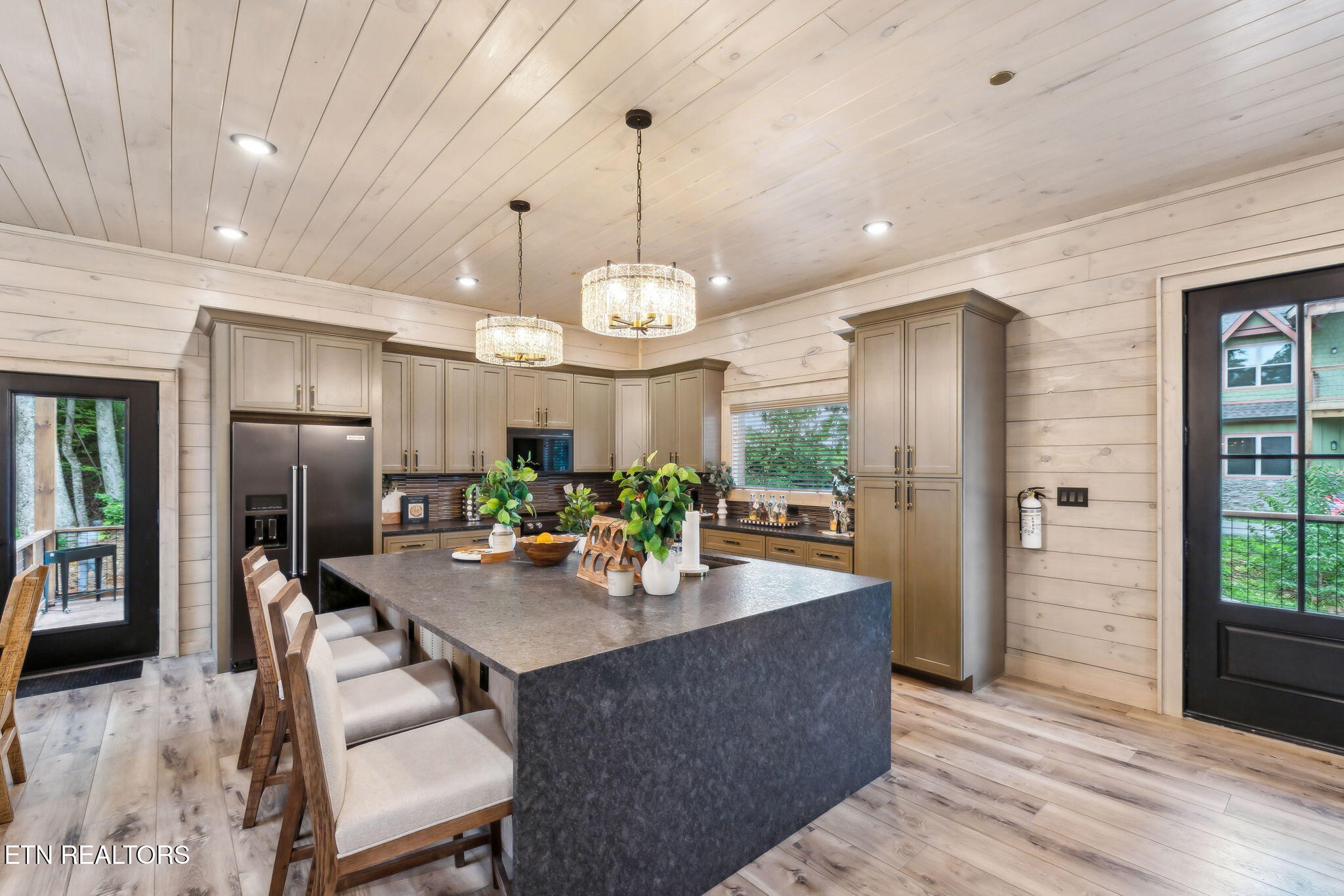 2525 Angelos Mountain Way Pigeon Forge TN 37862