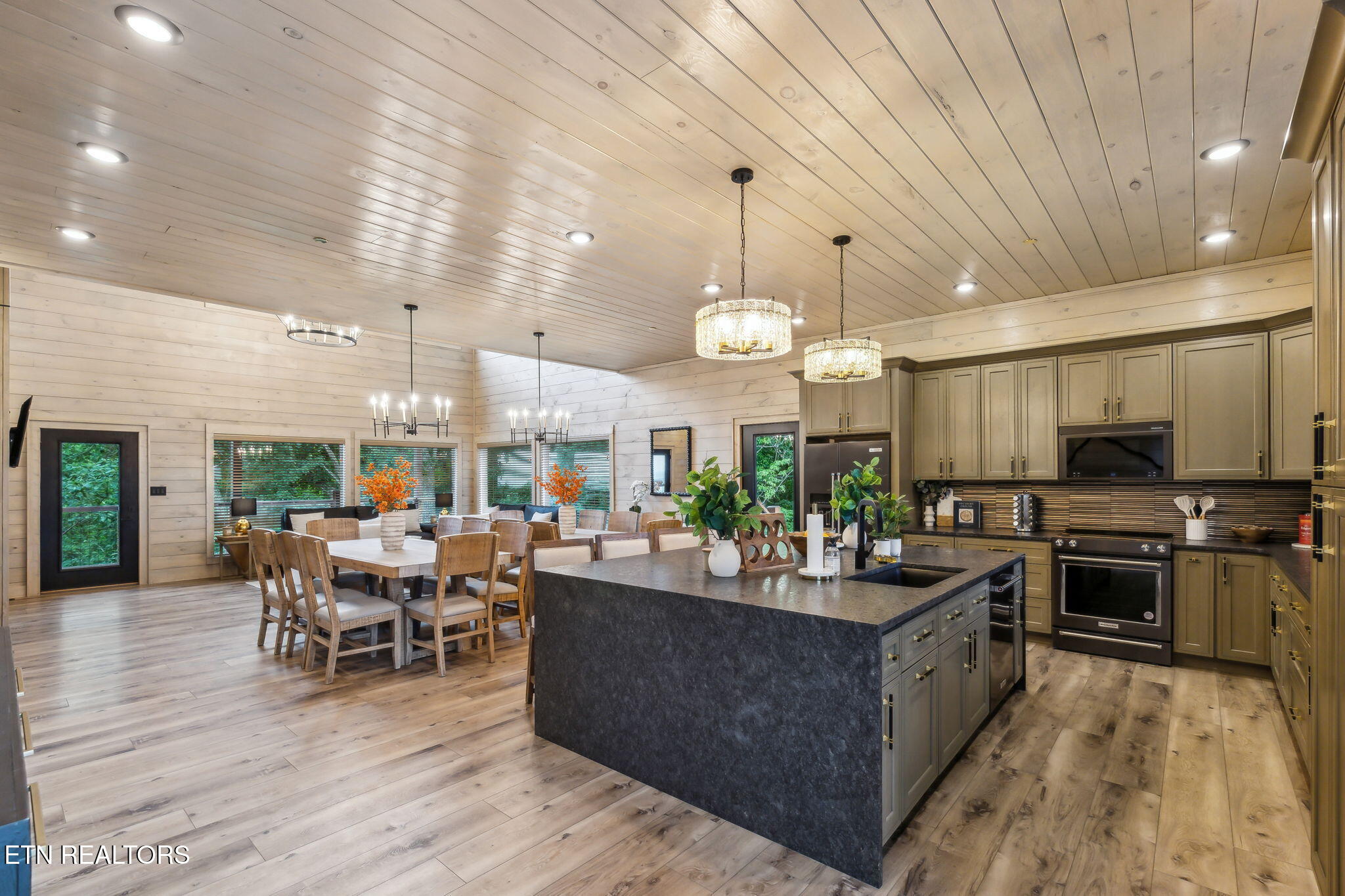 2525 Angelos Mountain Way Pigeon Forge TN 37862