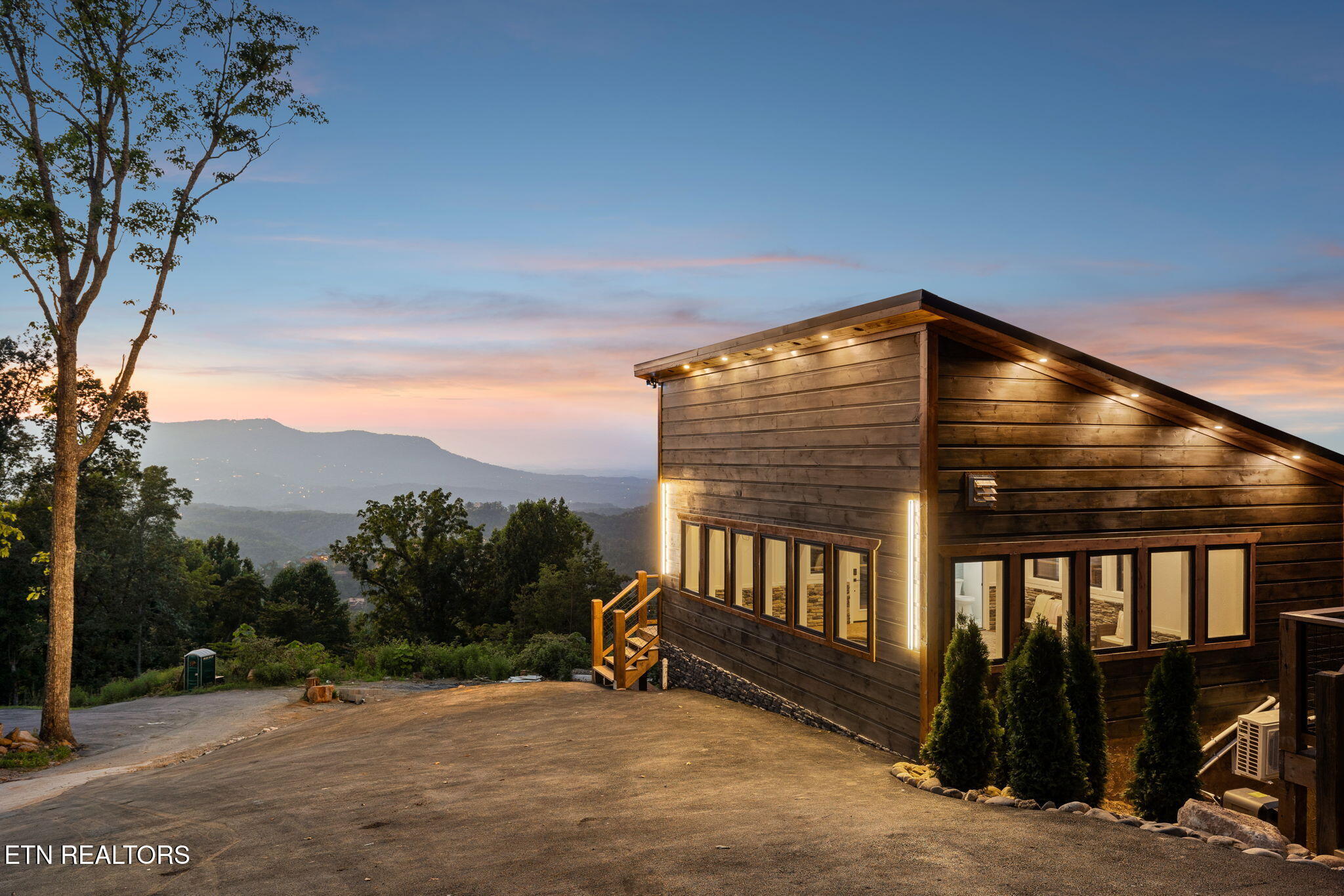 2525 Angelos Mountain Way Pigeon Forge TN 37862