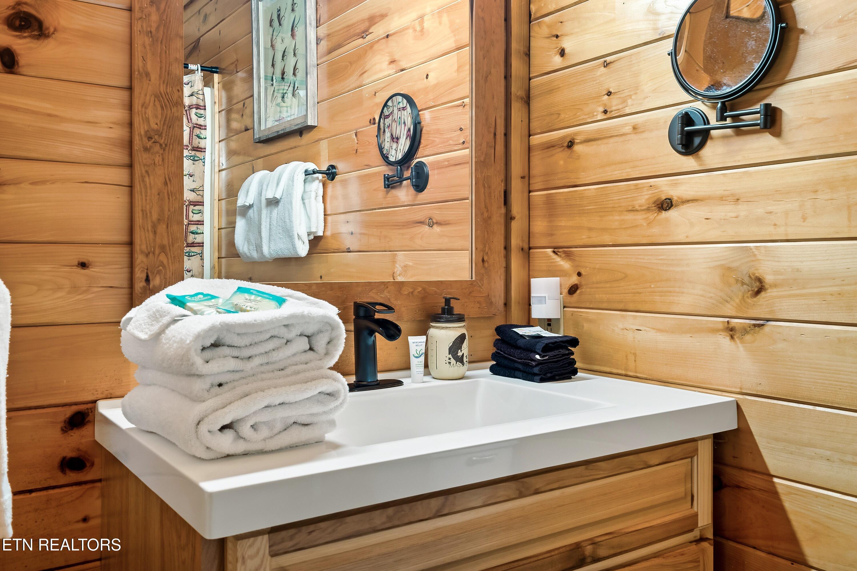 1915 Leatherwood Lane Sevierville TN 37862
