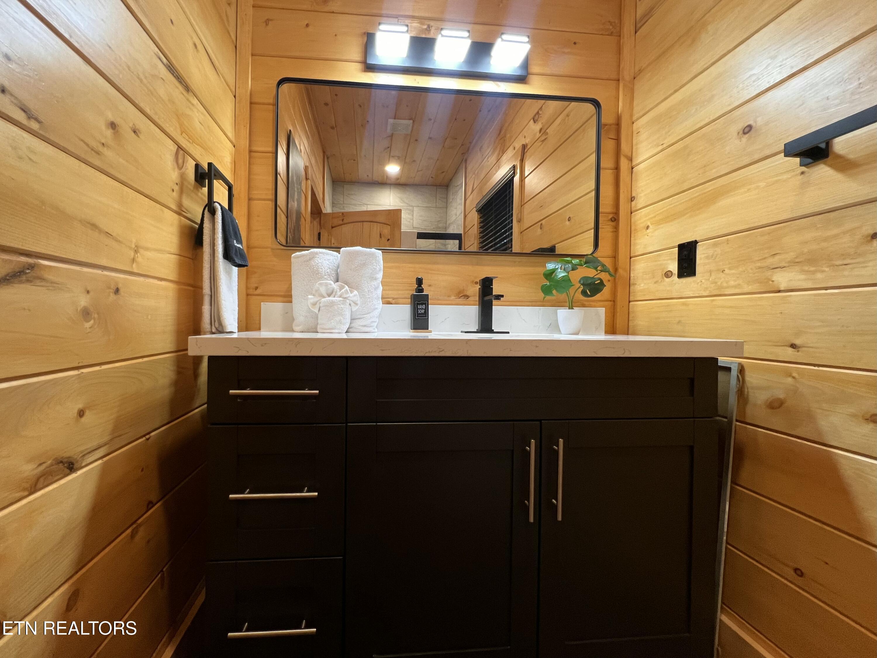 765 Chickasaw Gap Way Pigeon Forge TN 37863