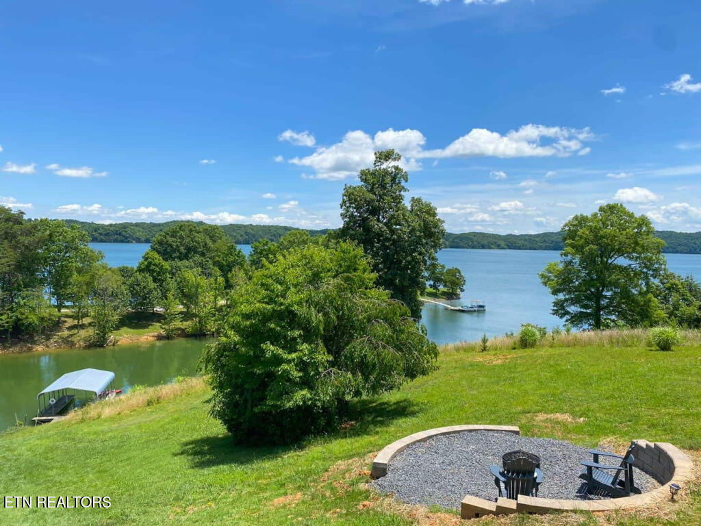 2140 White Oak Trail Dandridge TN 37725