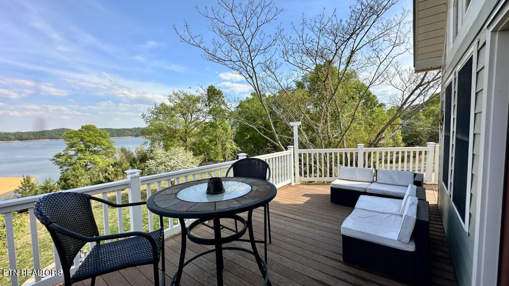 2140 White Oak Trail Dandridge TN 37725