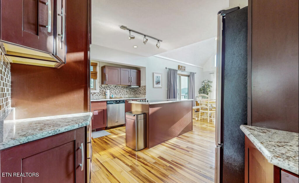 2140 White Oak Trail Dandridge TN 37725