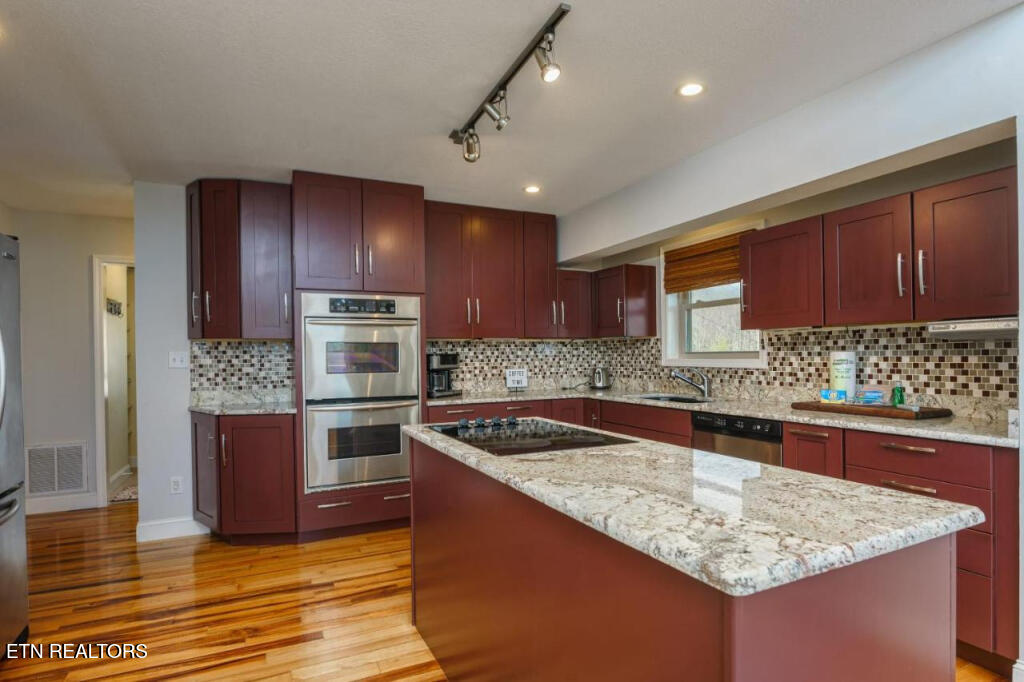 2140 White Oak Trail Dandridge TN 37725