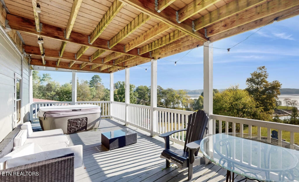 2140 White Oak Trail Dandridge TN 37725