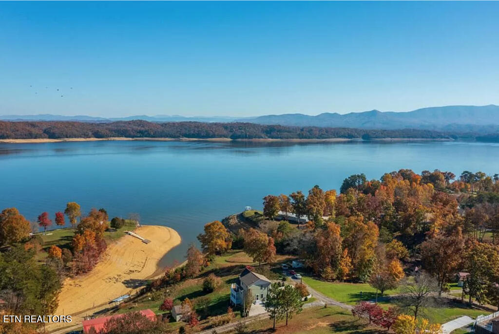 2140 White Oak Trail Dandridge TN 37725