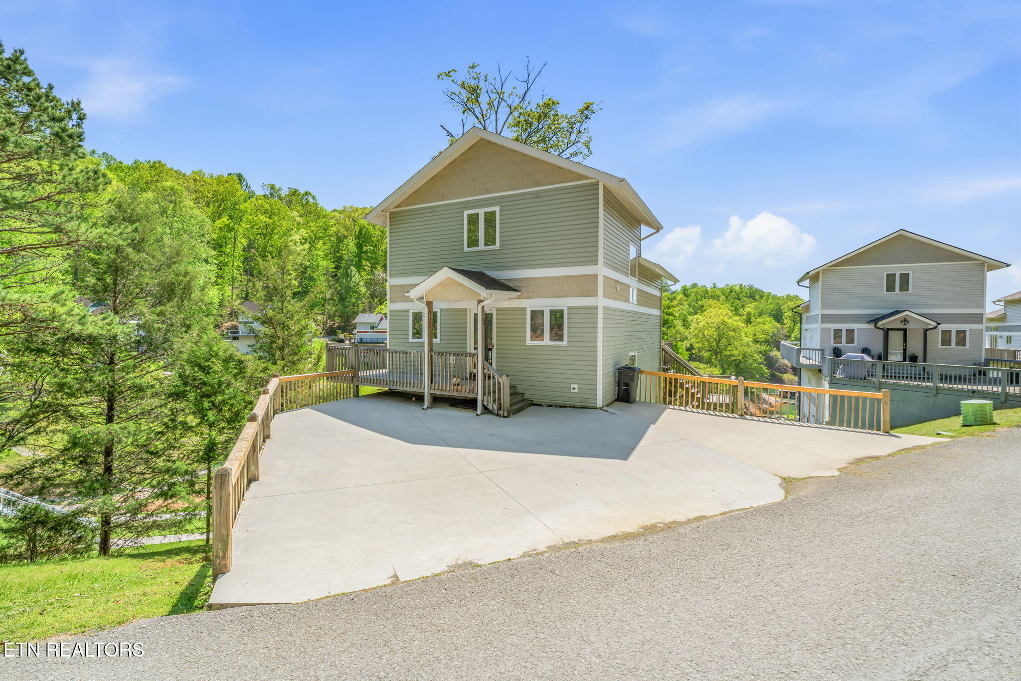 551 Deerwood Lane Lafollette TN 37766