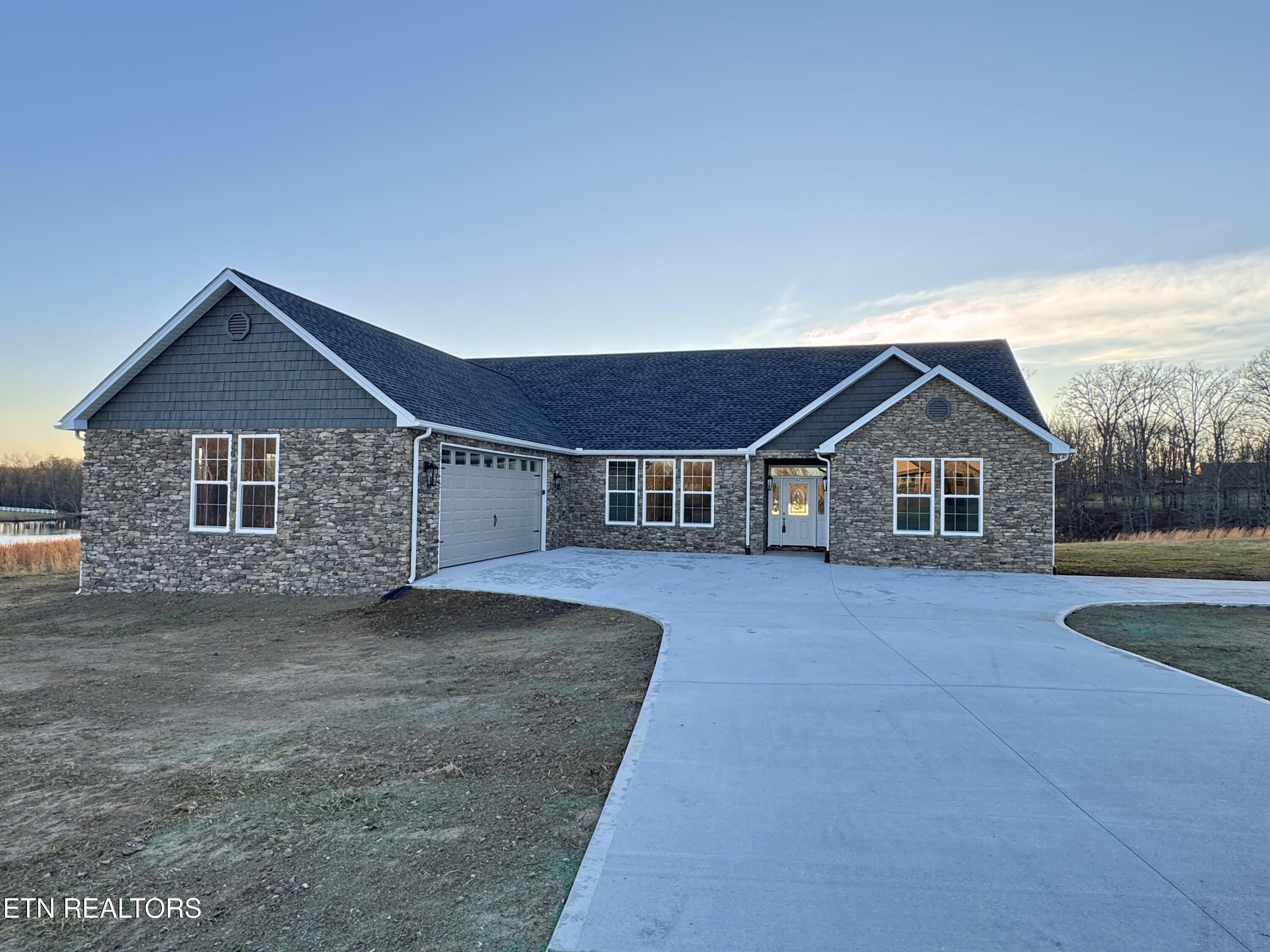 62 Whitson Lane Crossville TN 38572
