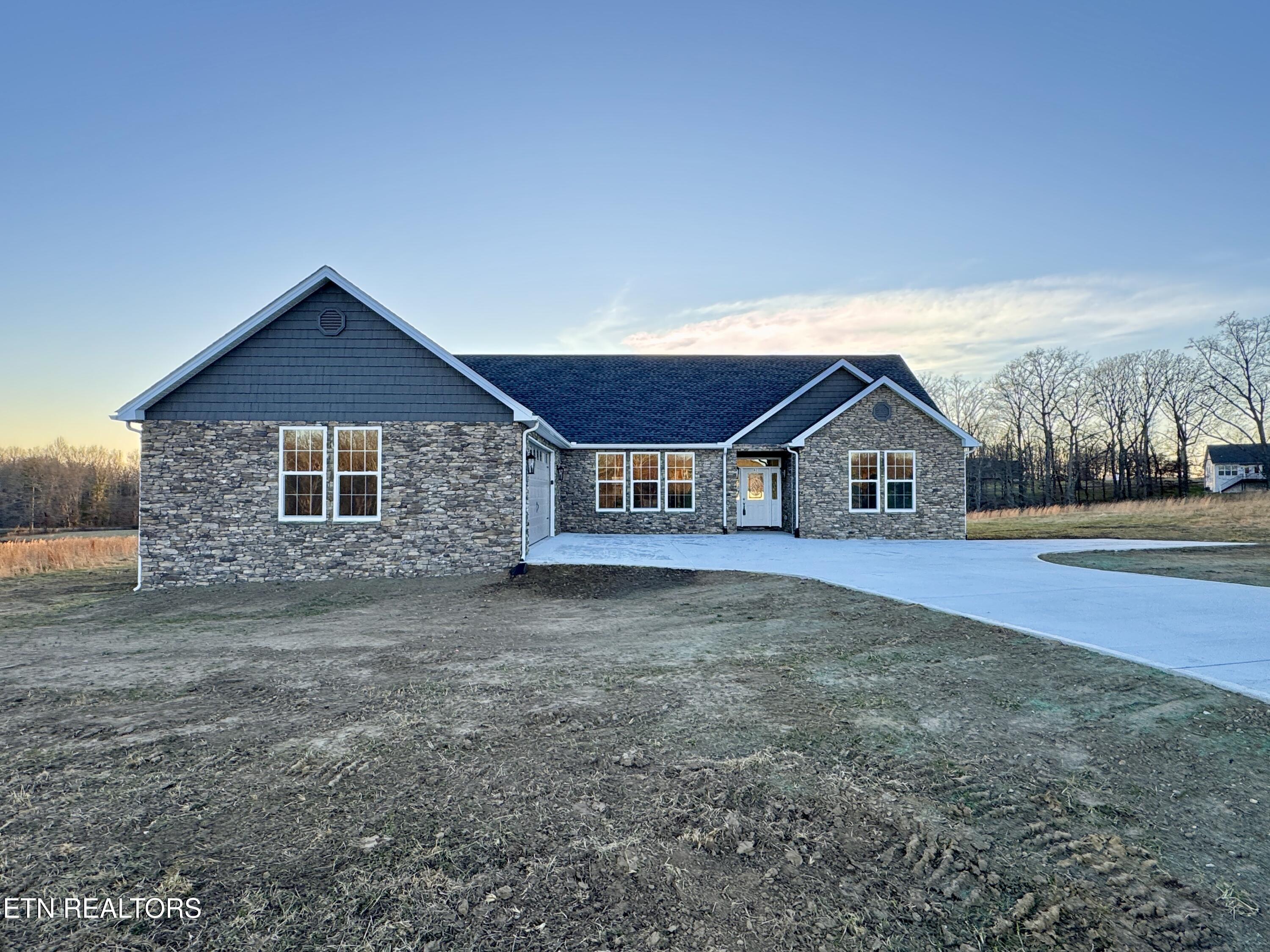 62 Whitson Lane Crossville TN 38572