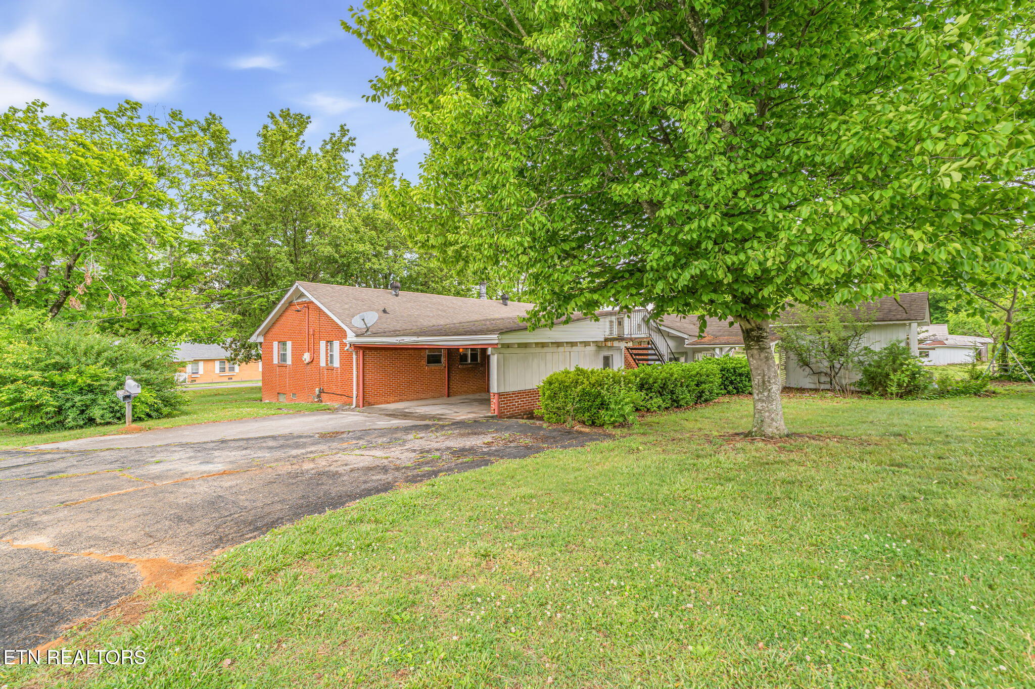 417 Tennessee Avenue Greenback TN 37742