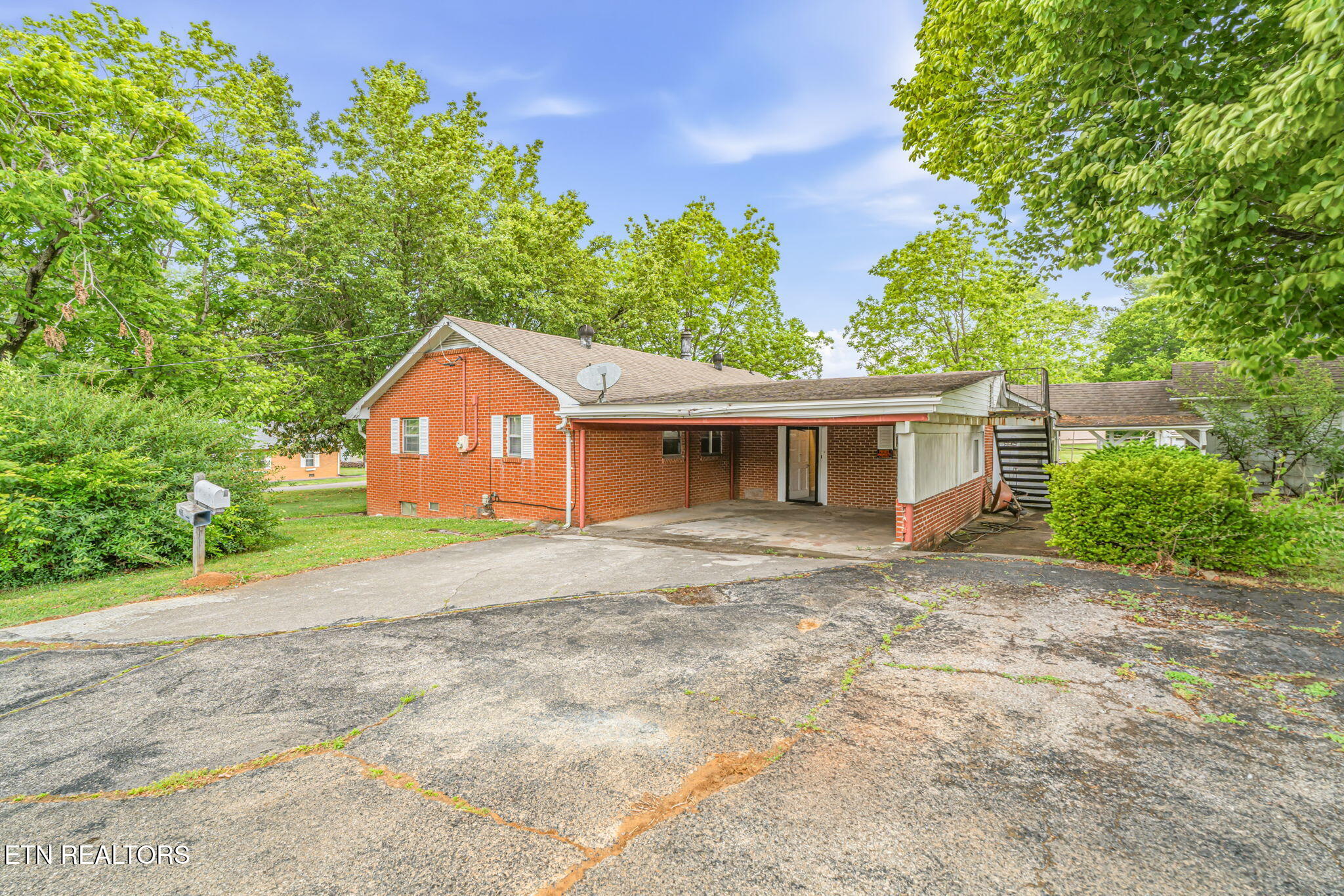 417 Tennessee Avenue Greenback TN 37742