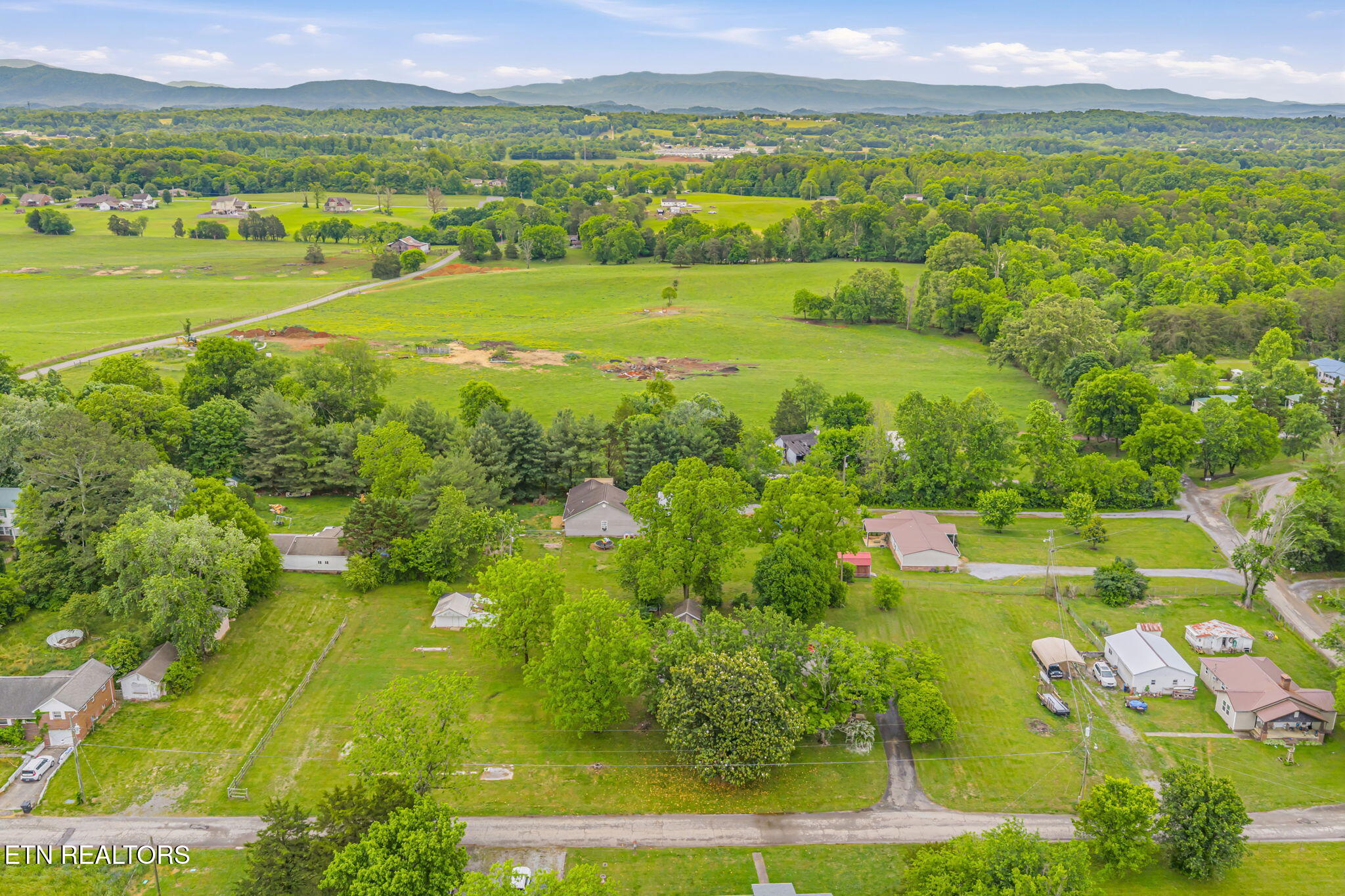 417 Tennessee Avenue Greenback TN 37742