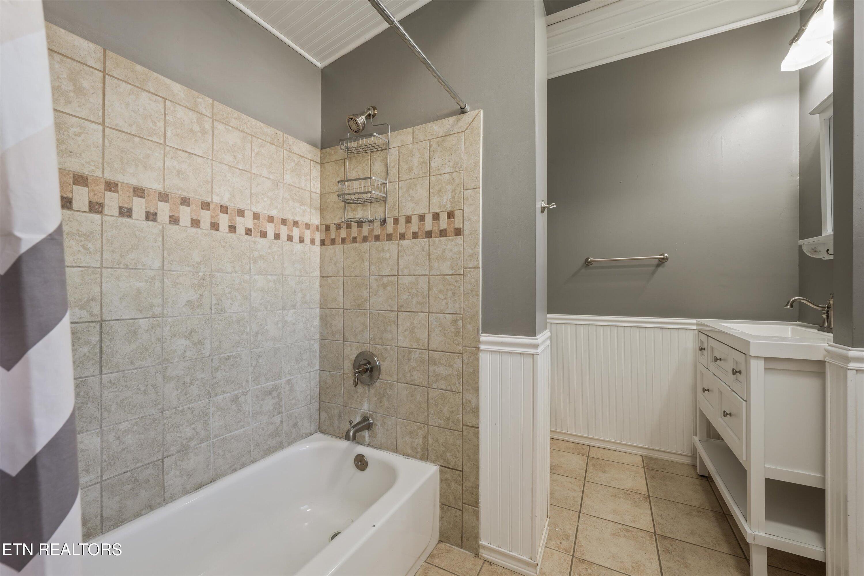 518 N Main Street Clinton TN 37716