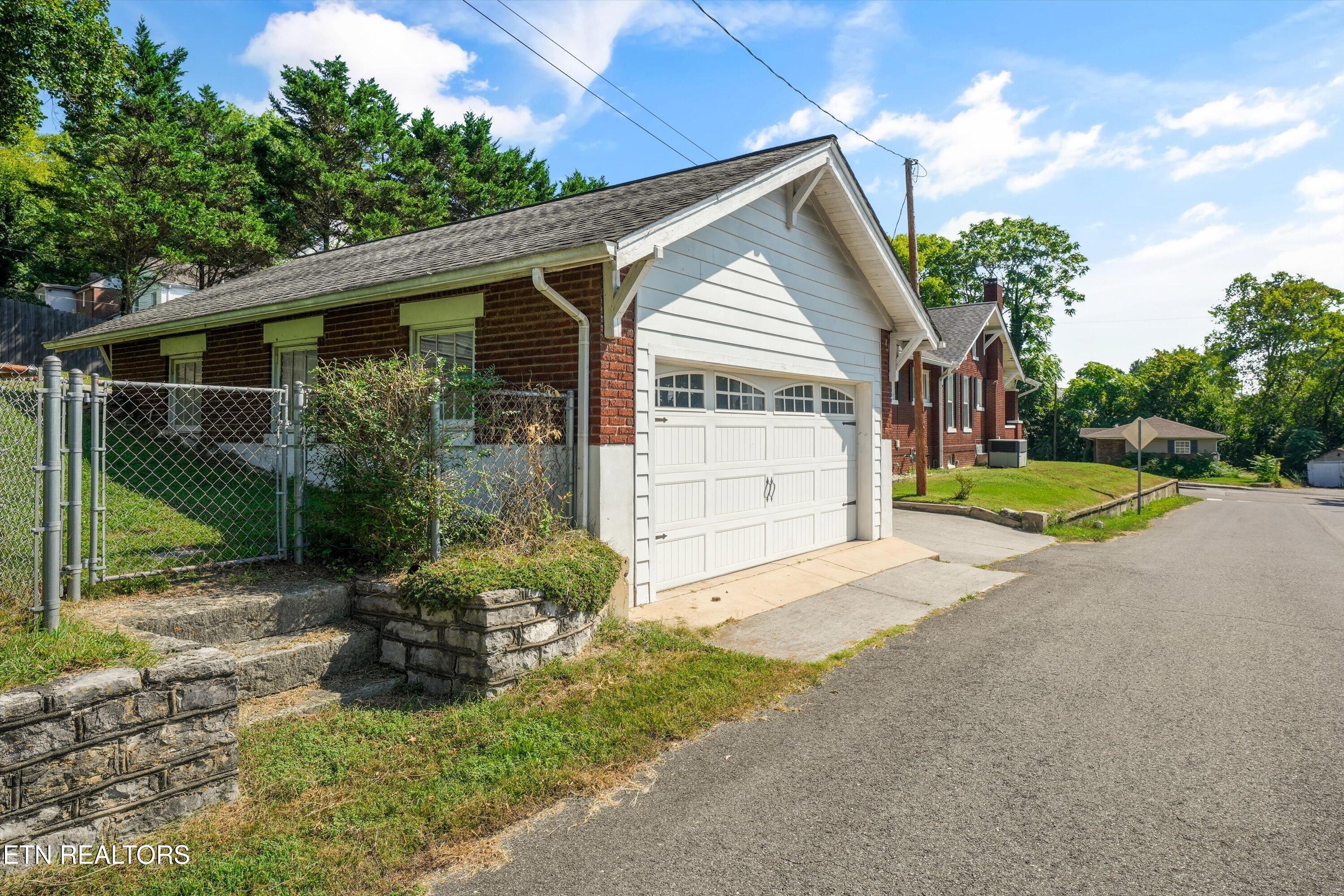 518 N Main Street Clinton TN 37716