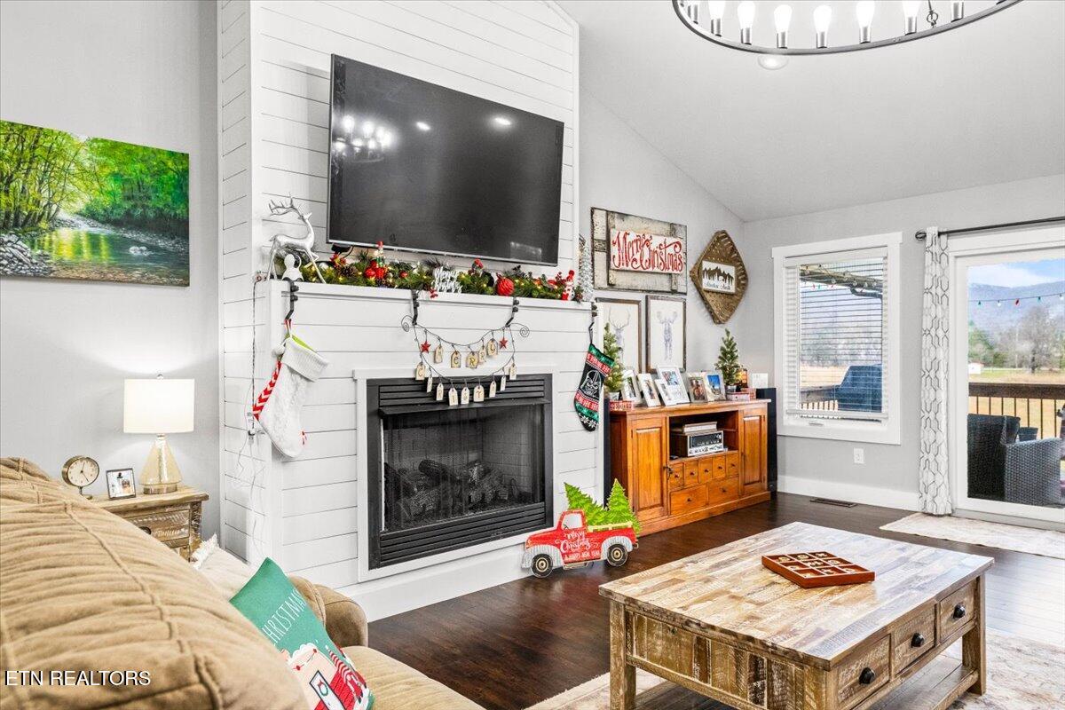 129 Austin Lane Jacksboro TN 37757