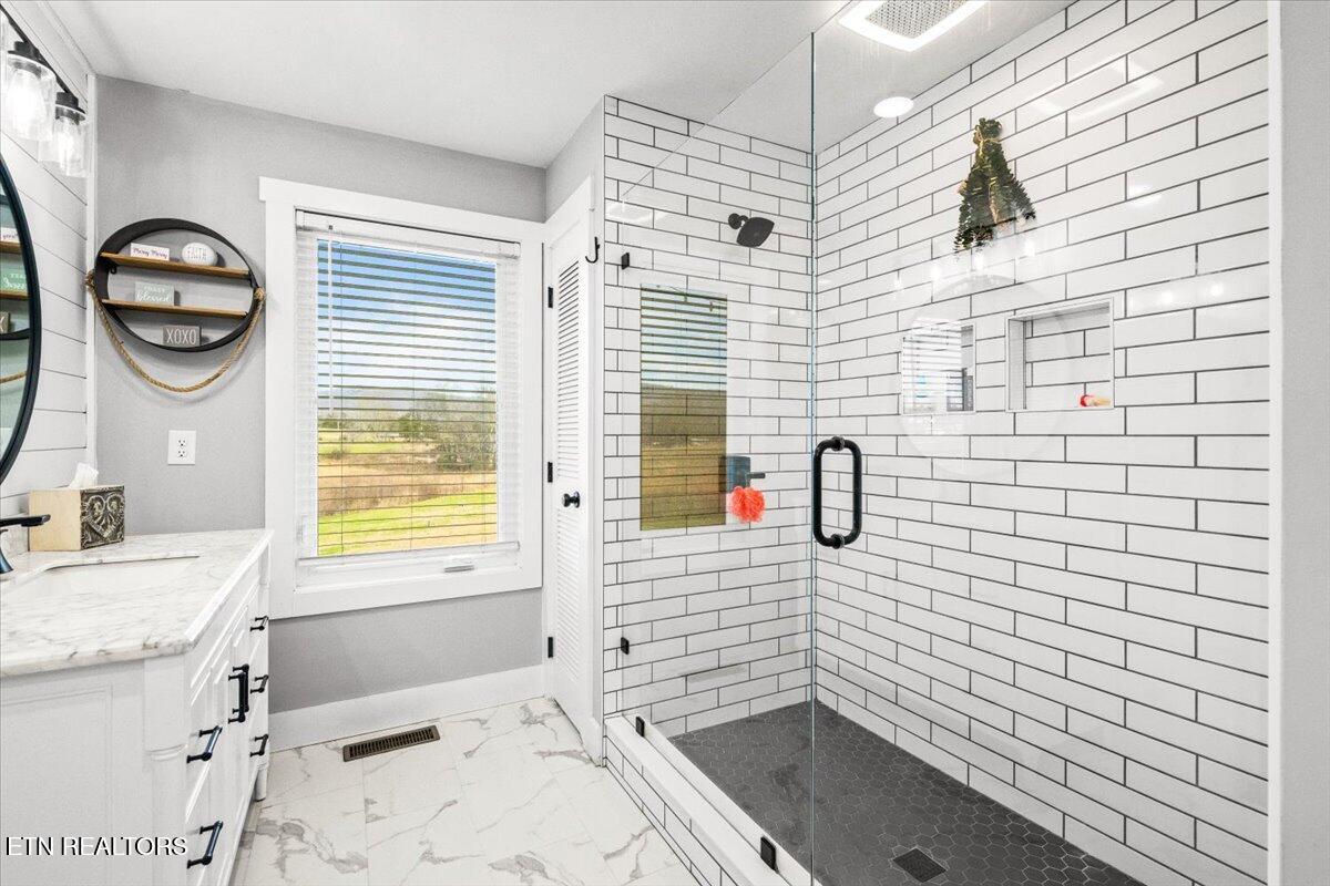 129 Austin Lane Jacksboro TN 37757