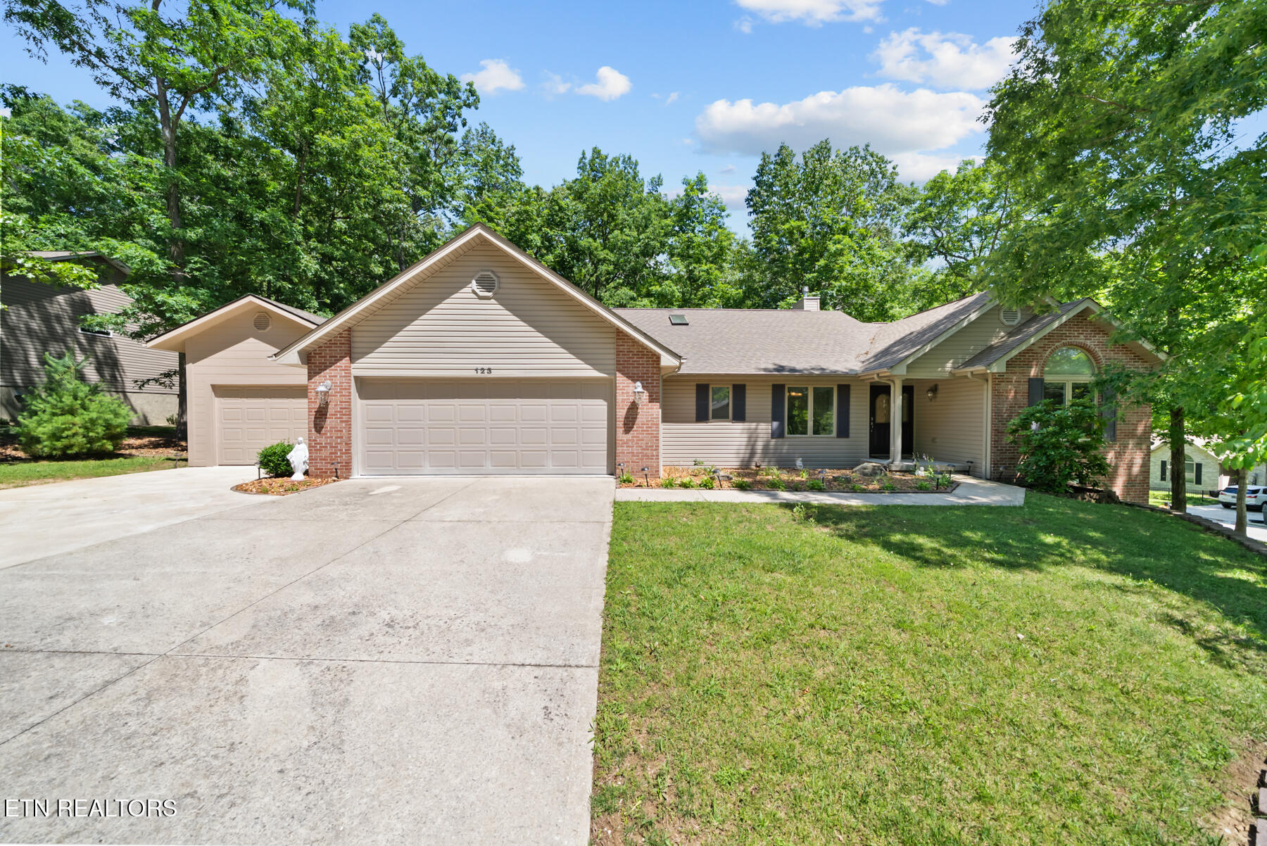 123 Camelot Lane Crossville TN 38558