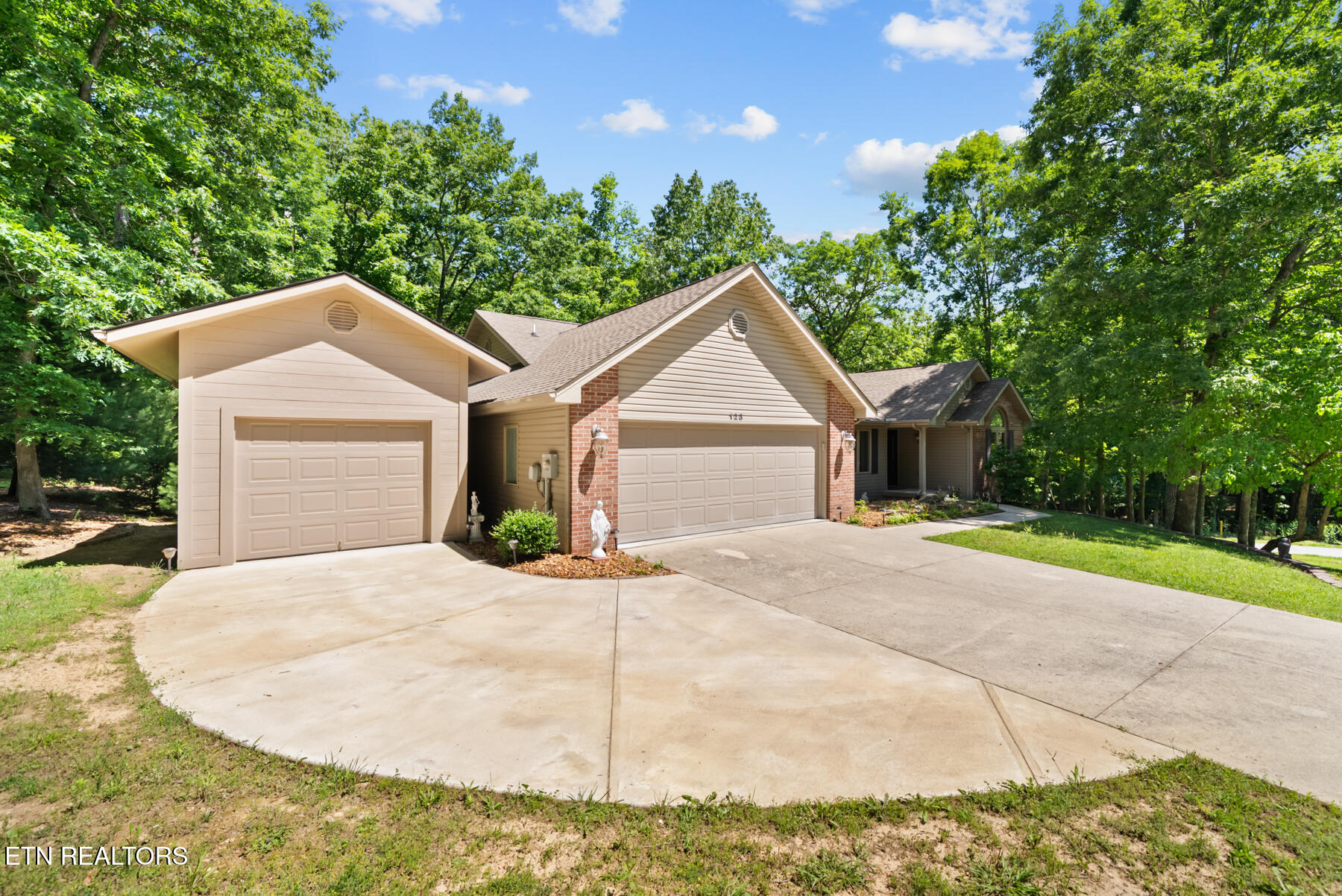 123 Camelot Lane Crossville TN 38558