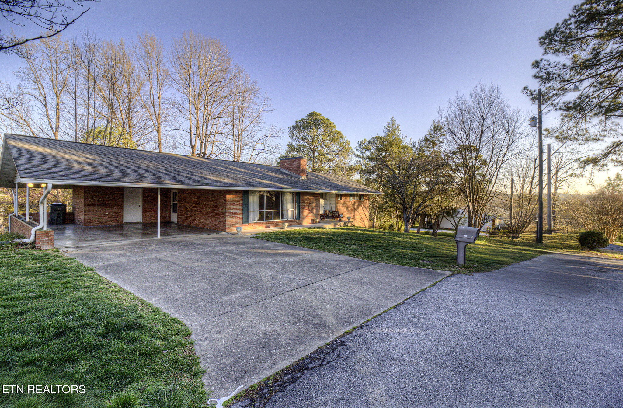 211 N Riverview Circle Sevierville TN 37862
