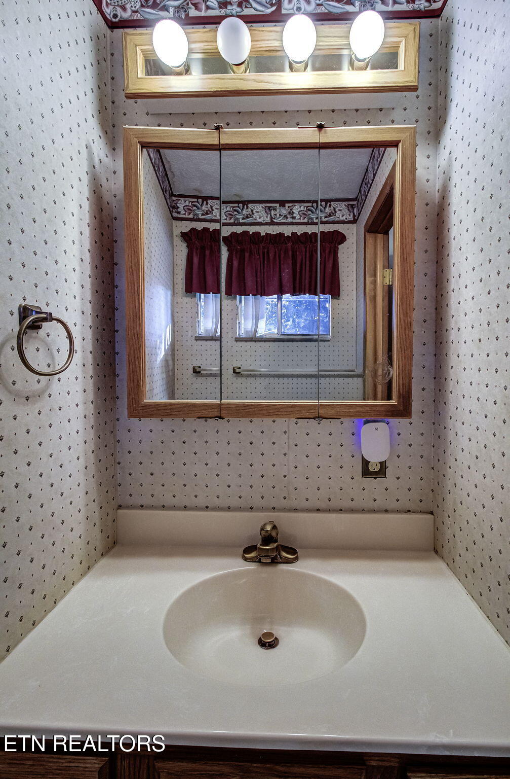 211 N Riverview Circle Sevierville TN 37862