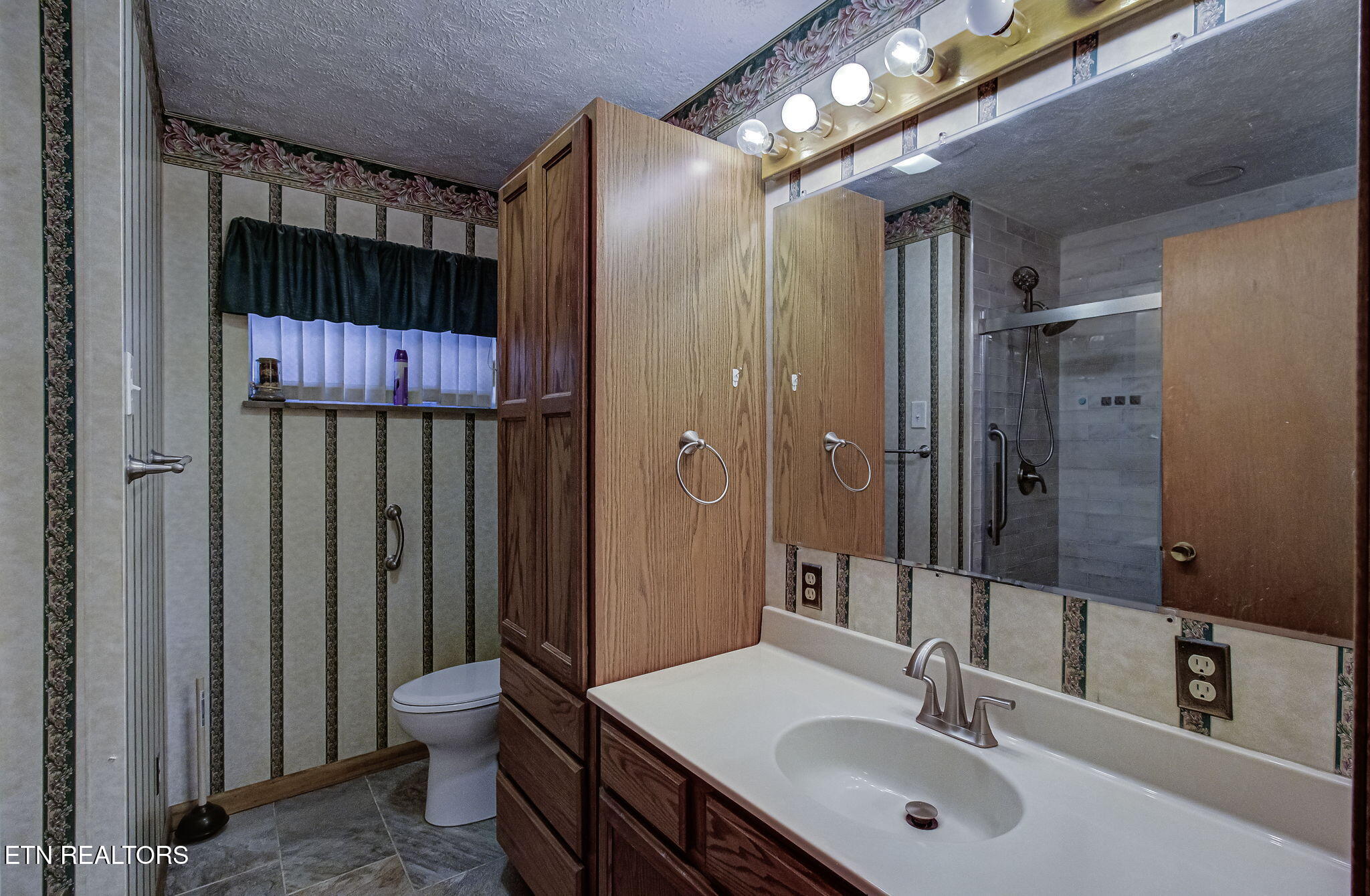 211 N Riverview Circle Sevierville TN 37862