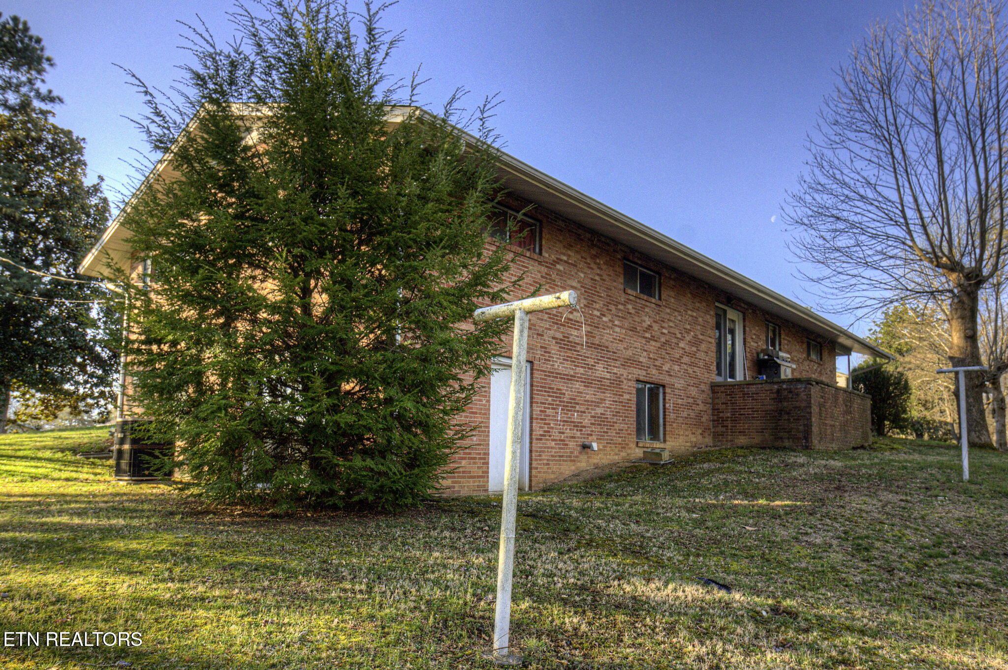 211 N Riverview Circle Sevierville TN 37862