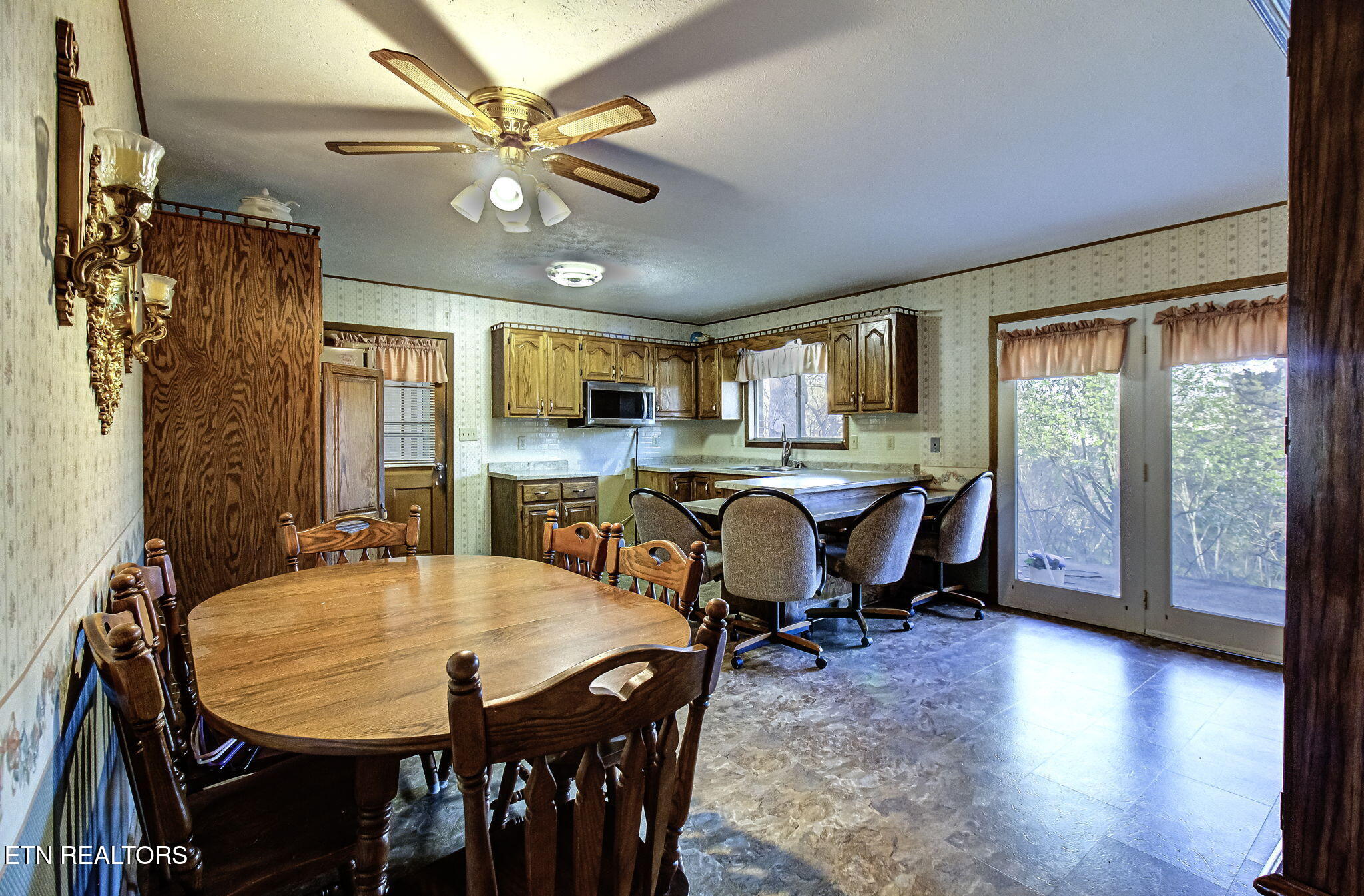 211 N Riverview Circle Sevierville TN 37862