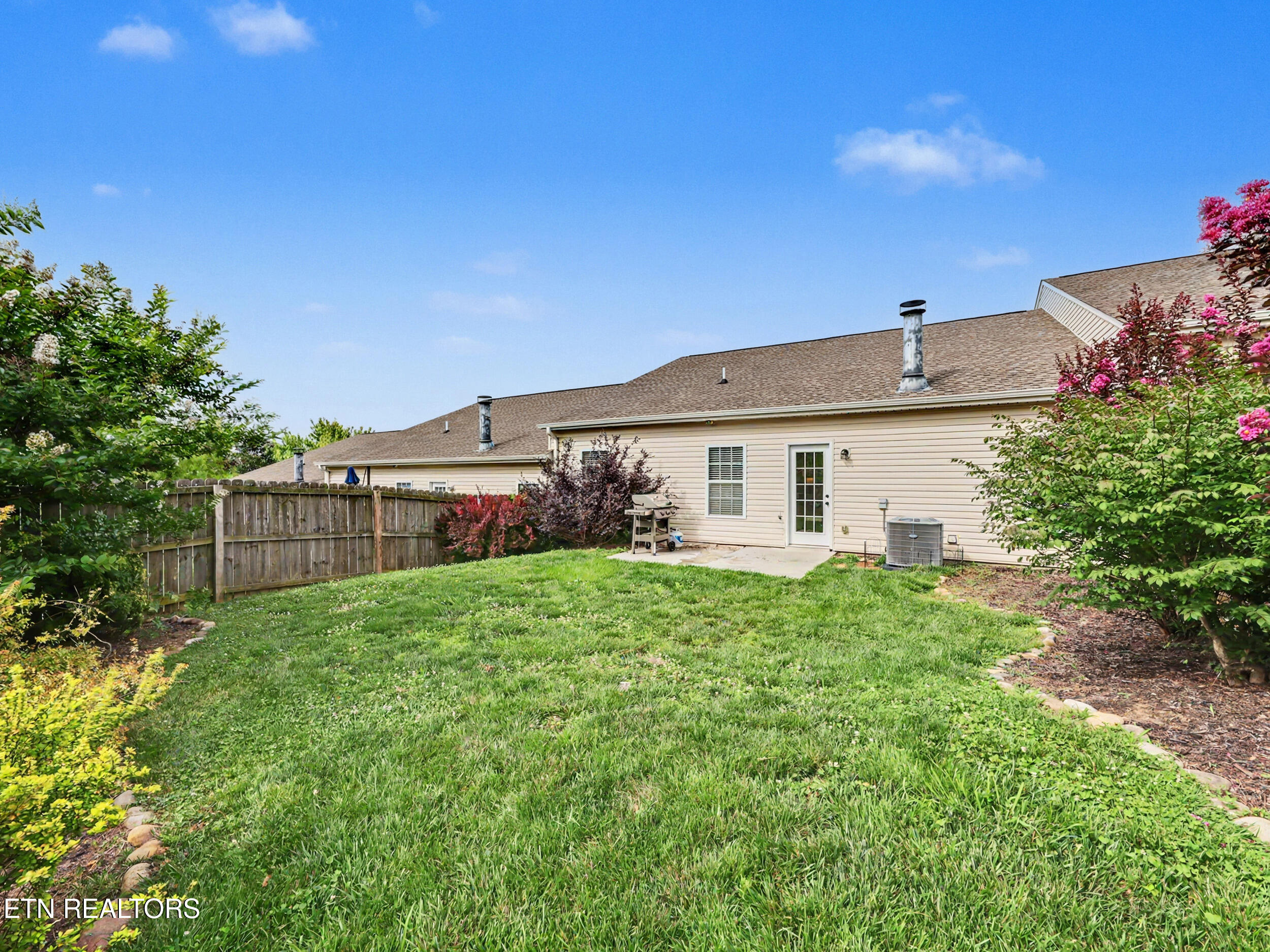 6957 Pemmbrooke Shire Lane Knoxville TN 37909