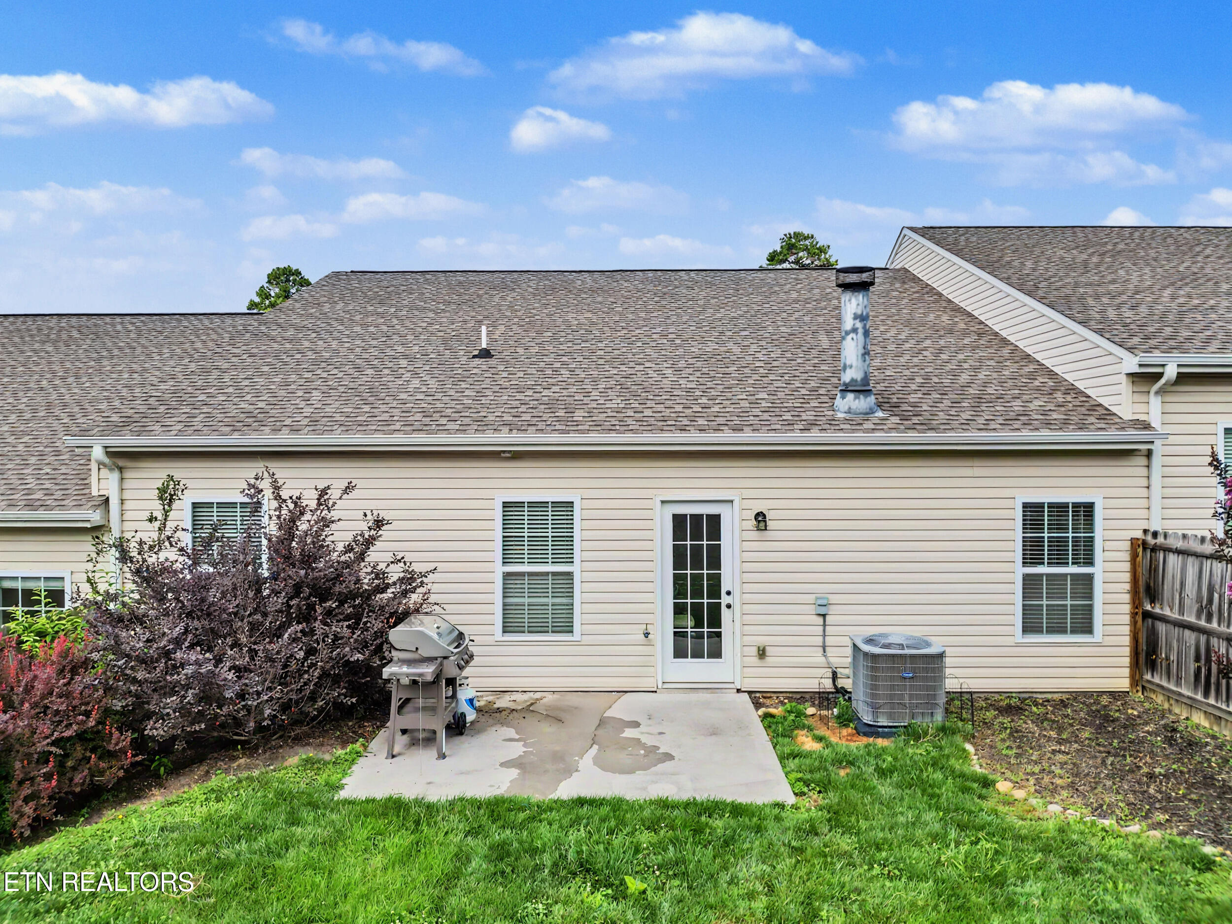 6957 Pemmbrooke Shire Lane Knoxville TN 37909